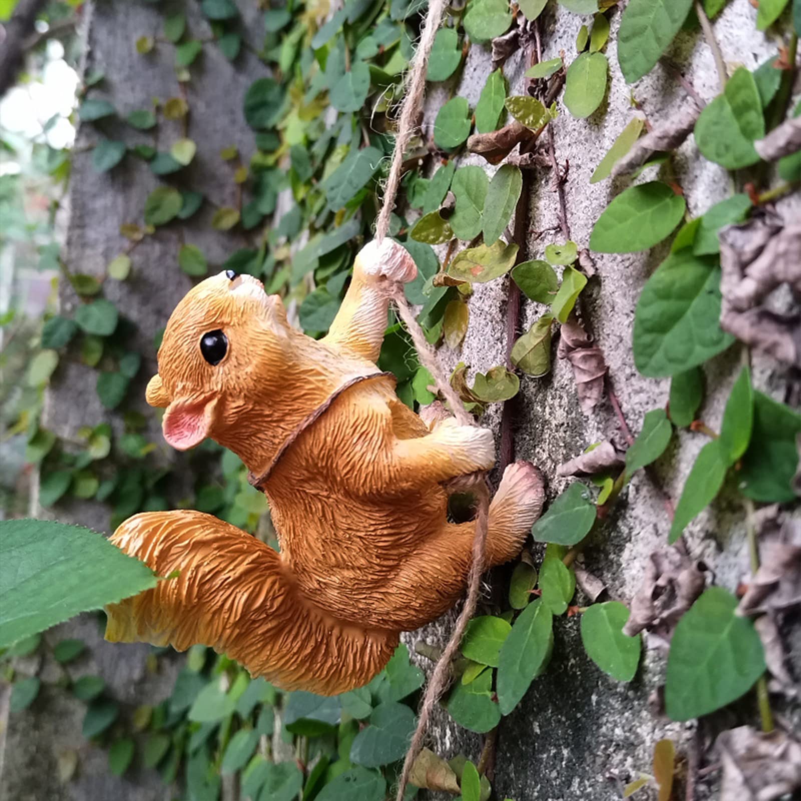KEEMEN Climbing Squirrel Statue Outdoor Garden Decor Resin Hanging Figurine Sculpture Ornament for Home Garden Patio Yard Decorations(Brown) - Image 4