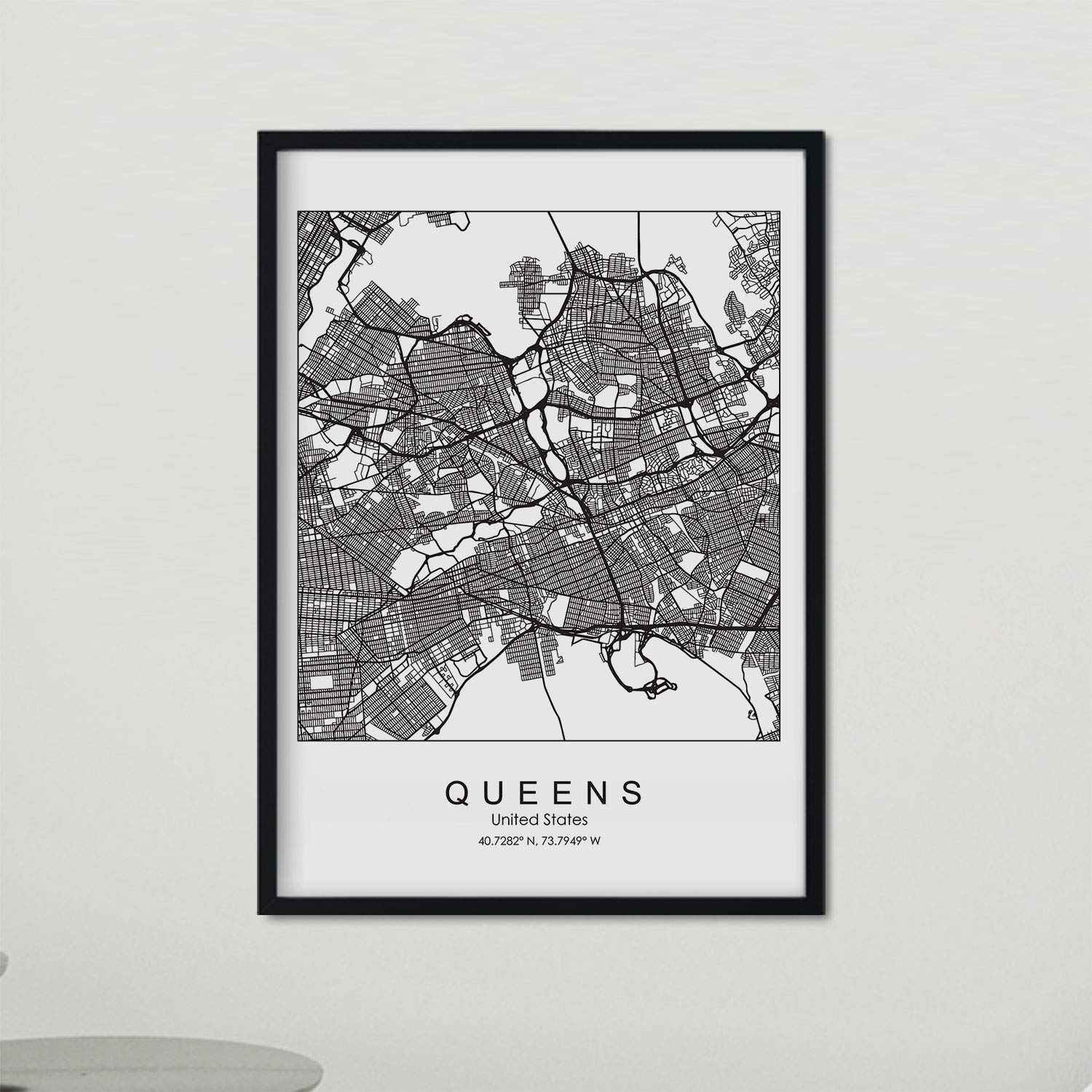 Nacnic Poster with map of Queens. US film with images of maps and roads of major US cities. A3 size frame