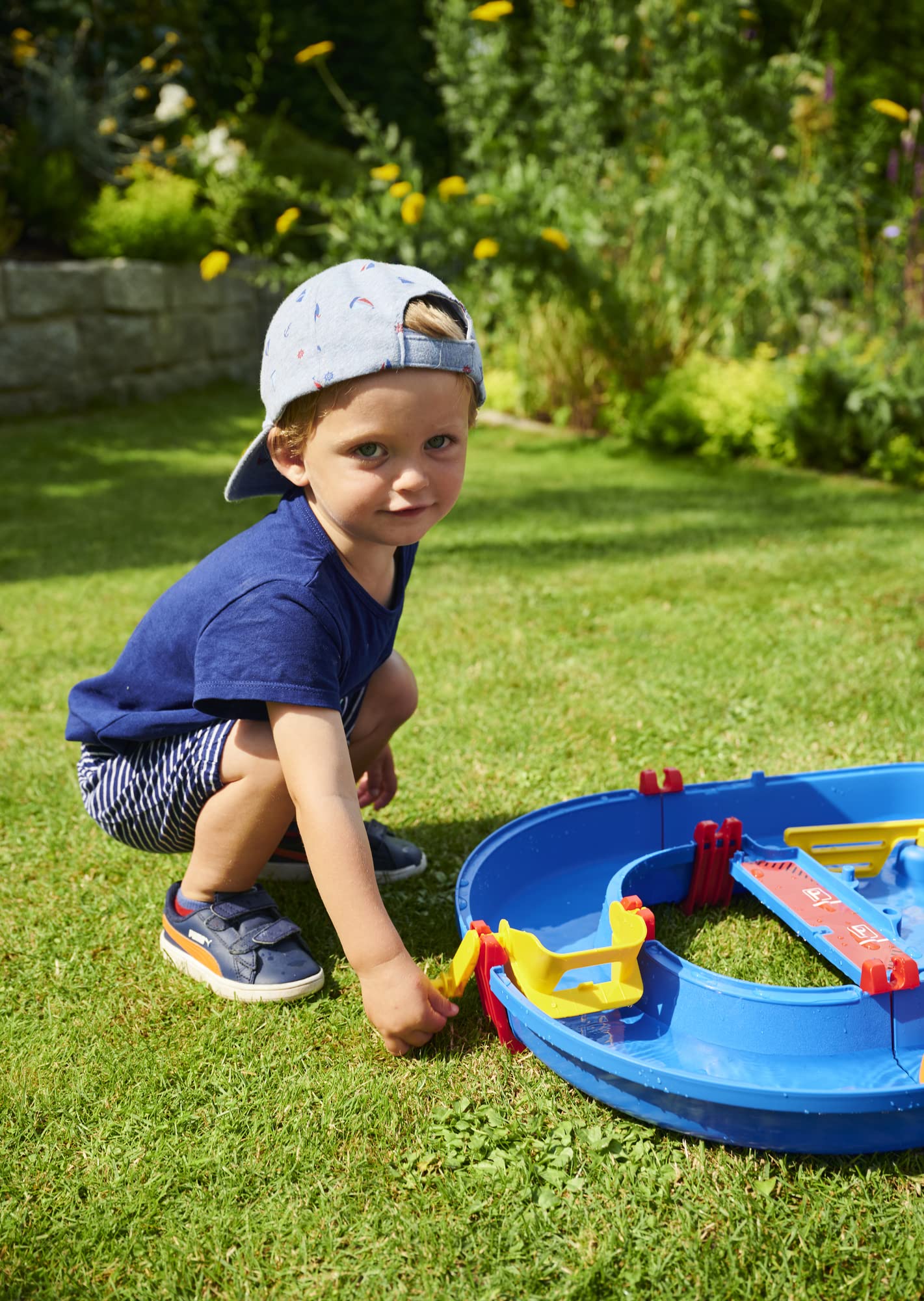AquaPlay - 8700001501- Circuito de Juego acuático Start Set 21 Piezas - con Barco portacontenedores, vehículo Anfibio y Figura