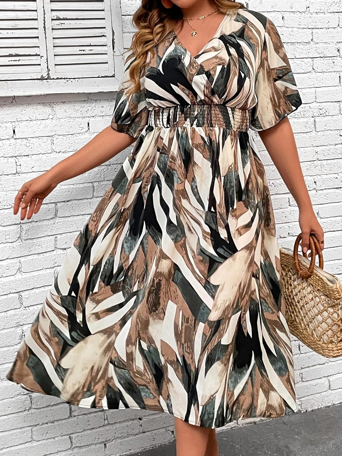 Floerns Women's Plus Size Boho Hawaiian Tropical Dresses V Neck Short Sleeve Floral A Line Long Dress Vacation Beach Outfits - Image 4