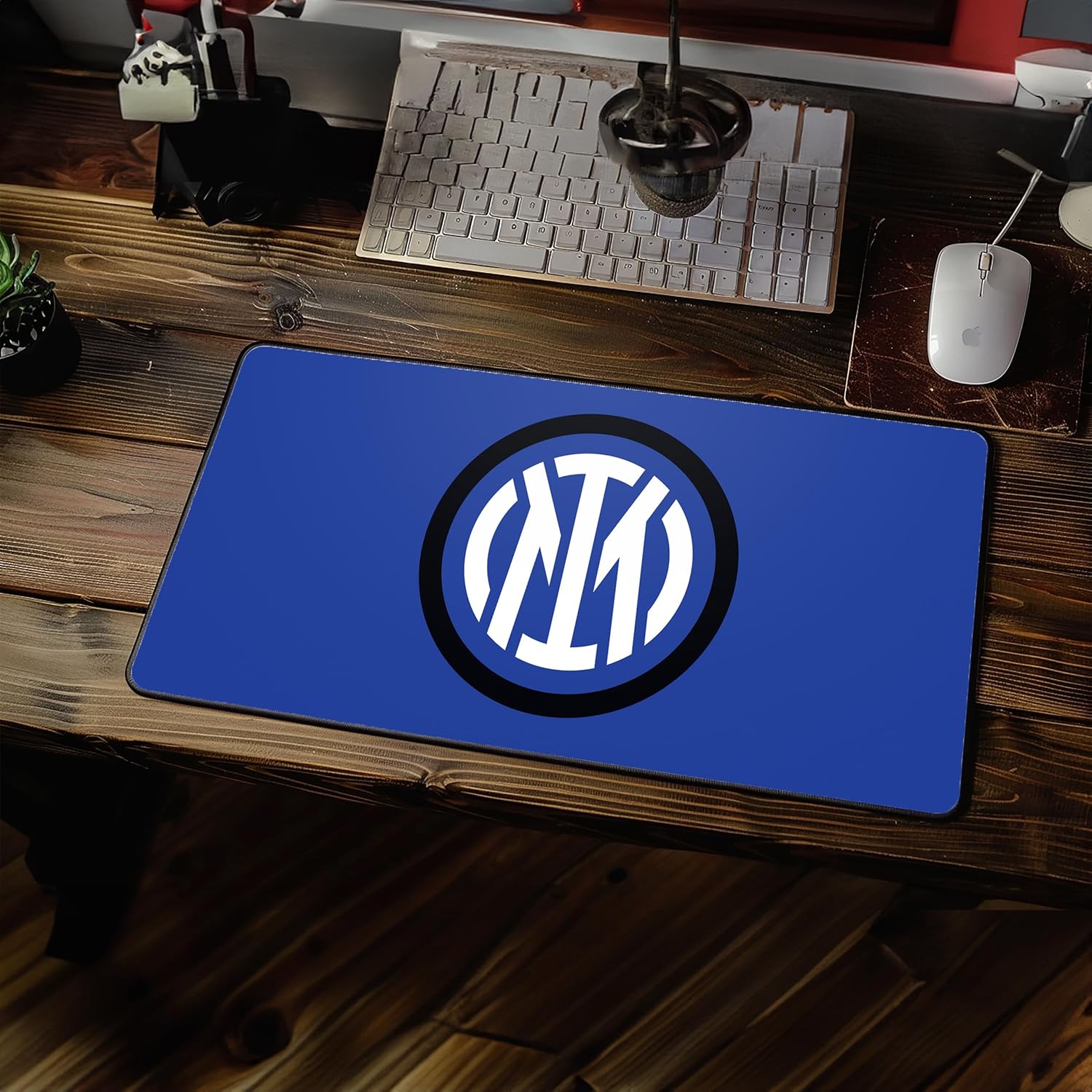 Licensed Décor FC Internazionale Milano - Vinyl Desk Mat - Crest on Blue - 35 x 60 cm