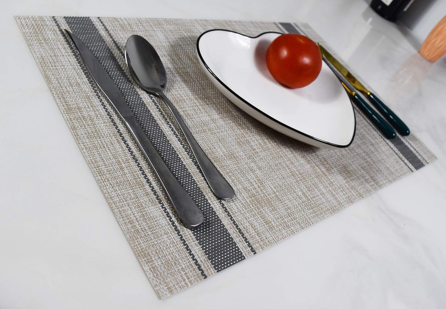 Non-Slip Placemats Set of 6, Heat Stain Ressietant Wipeable Kitchen Dining Table Decorations Easy to Clean Mats, Anti-Skid Vinyl Washable Place Matt (Column -Grey)