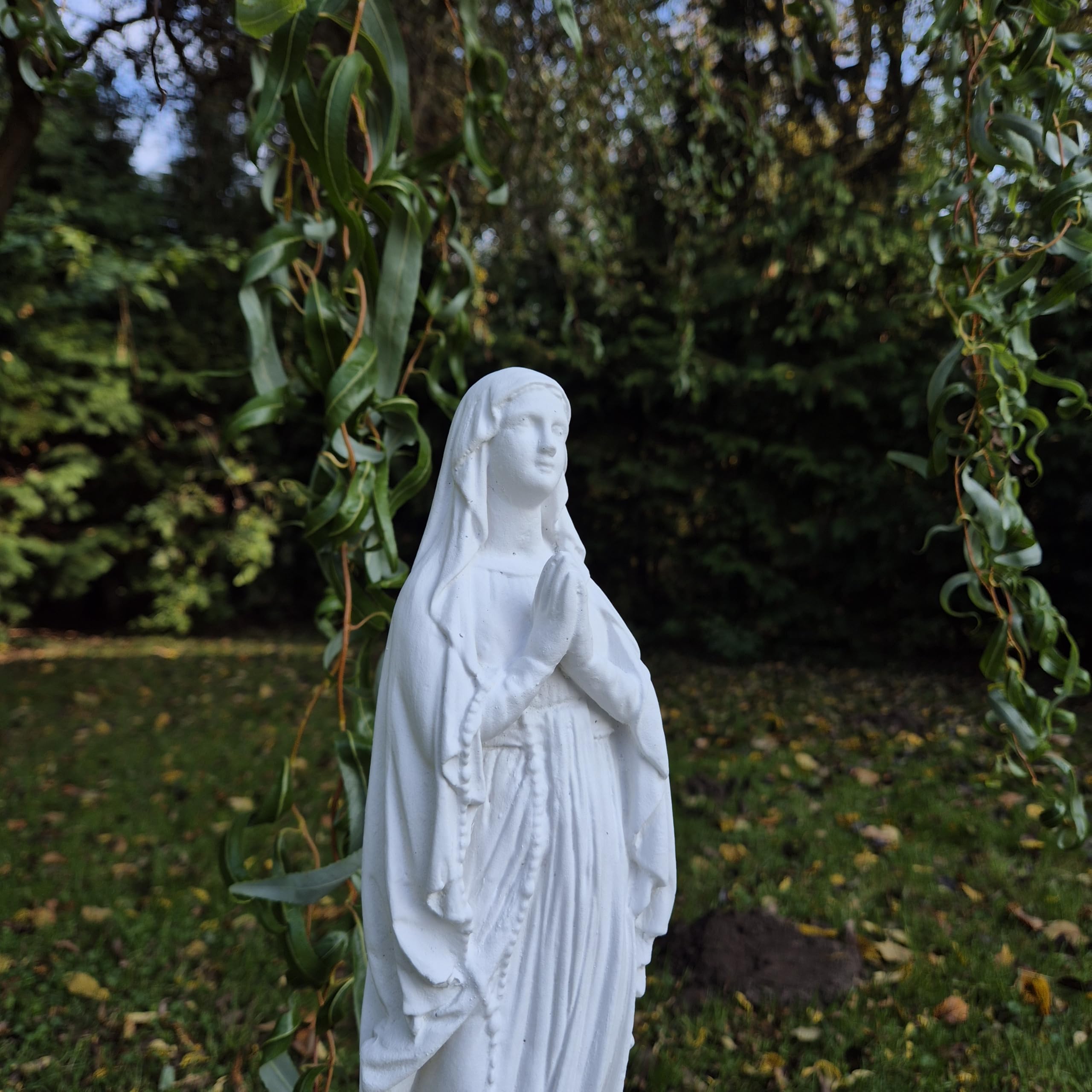 FABRIQ Statua della Sacra Madonna 38 cm – 2 kg in pietra artificiale – resistente alle intemperie e al gelo – Statua da giardino Madonna per casa e chiesa