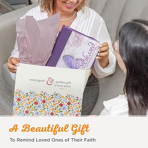 Miniatura 8 de Christian Art Gifts Funda bíblica de moda para mujer, diseño de mariposa bendecida, Jeremías 177, piel sintética floral morado, XL