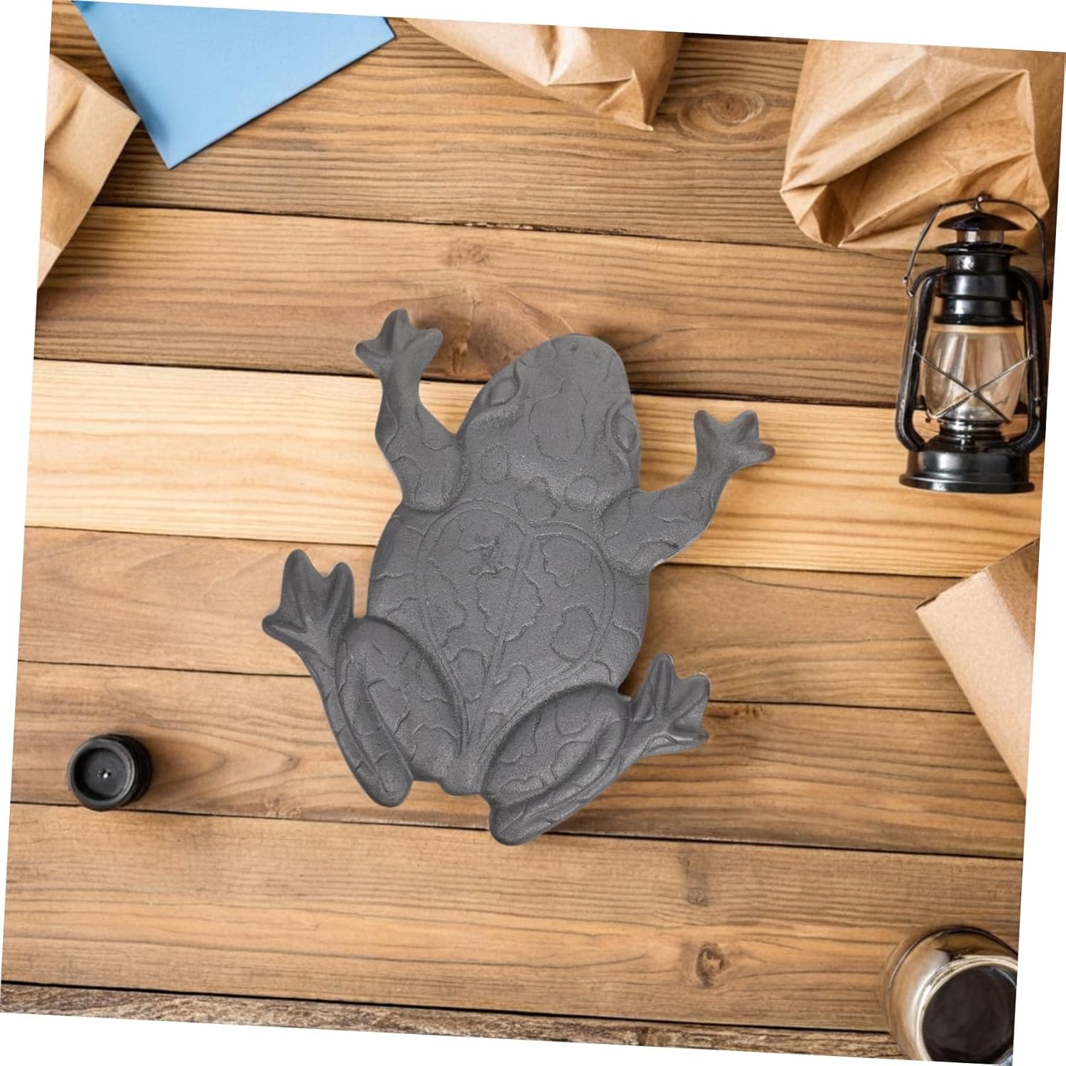 Cast Iron Frog Stepping Stone for Garden Decor Non-Slip Outdoor Pathway Stone Frog Figurine for Yard and Lawn Decoration