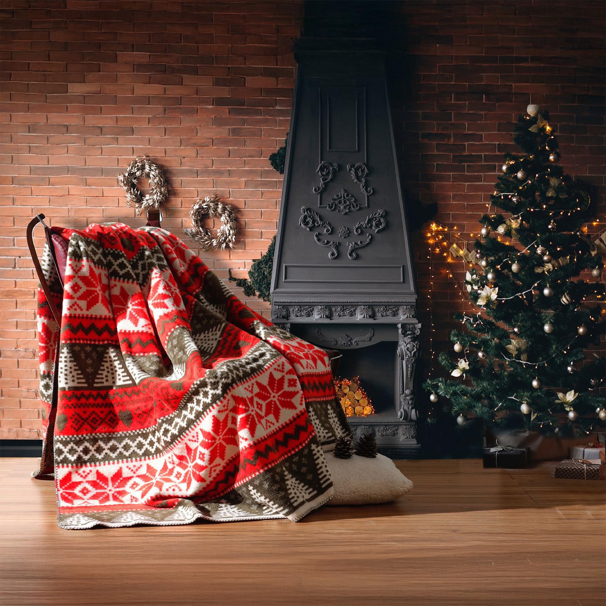 Weihnachtsdecke 200x150 cm Rot - Kuschelige warme Winterdecke mit Schneeflocken, Herzen & Bäumen - Festliche Sofadecke - Flauschdecke - Decke aus Baumwollmix - Kuscheldecke Weihnachten