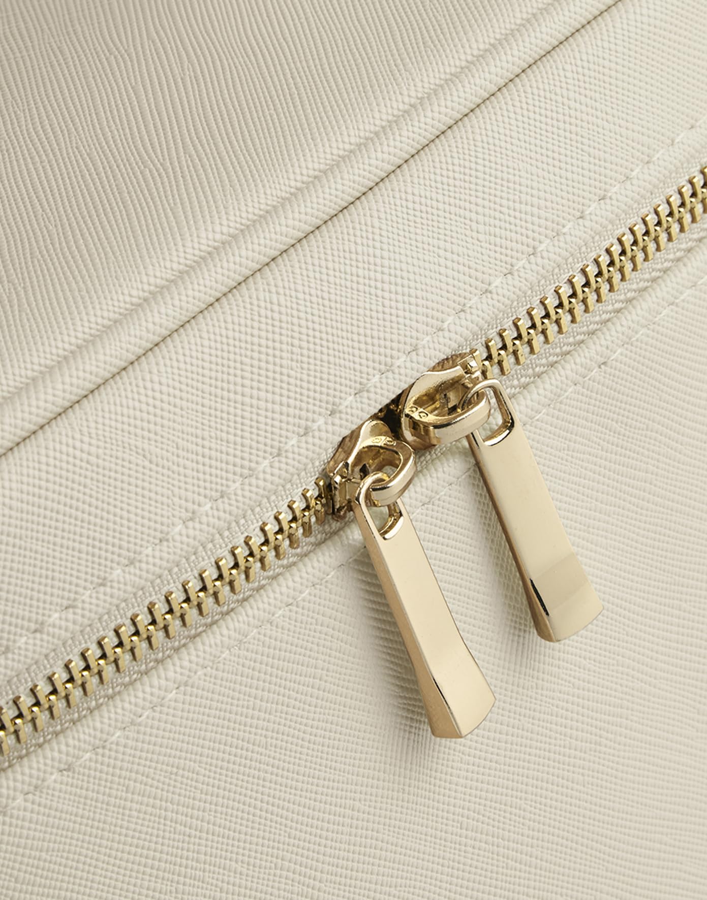 Neceser Cofre Mujer Personalizado - Beige | Estuche de Viaje Personalizado con Nombre | Diseño Elegante de Polipiel Vegana | Multiusos con Bolsillos Internos | Ideal para Tocador y Viajes