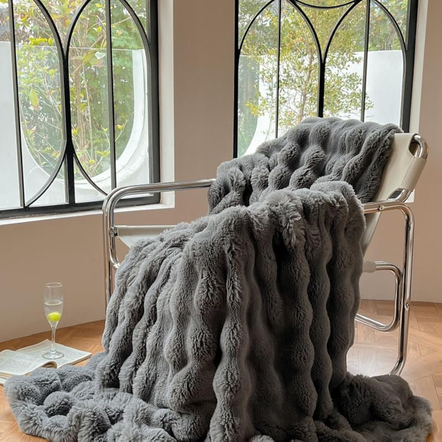 Soft Plush Throw Blanket,Super Soft Cozy Fuzzy Blanket Faux Fur Blanket for Couch Bed and Sofa (Dark grey, 100 x 150cm)