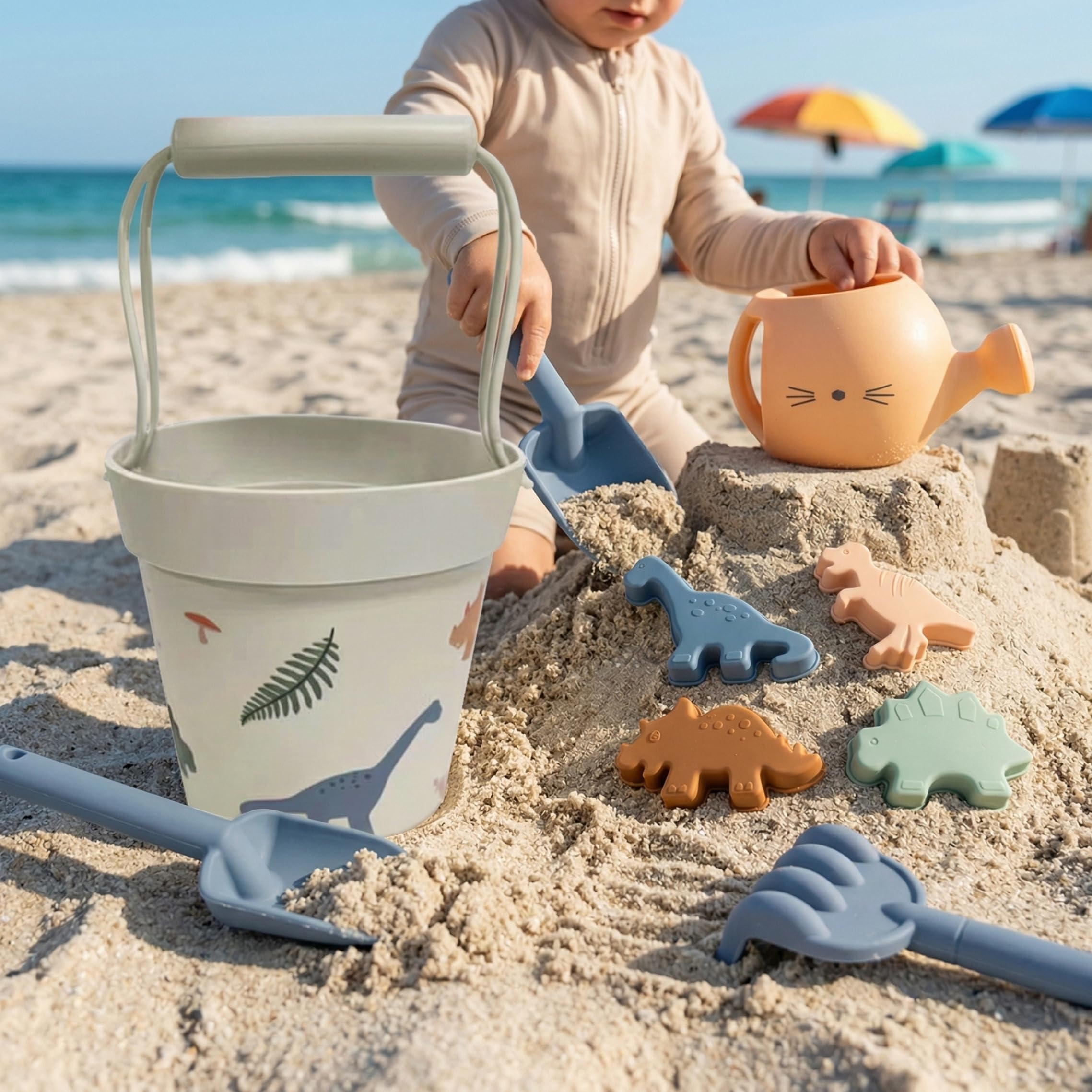 Giocattoli di Sabbia in Silicone, Set di Giocattoli da Spiaggia di Dinosauri da 9 Pezzi per Bambini, da Spiaggia per Alimenti per Bambini, Kit di Gioco con Sabbia Pieghevole, Piscina e a