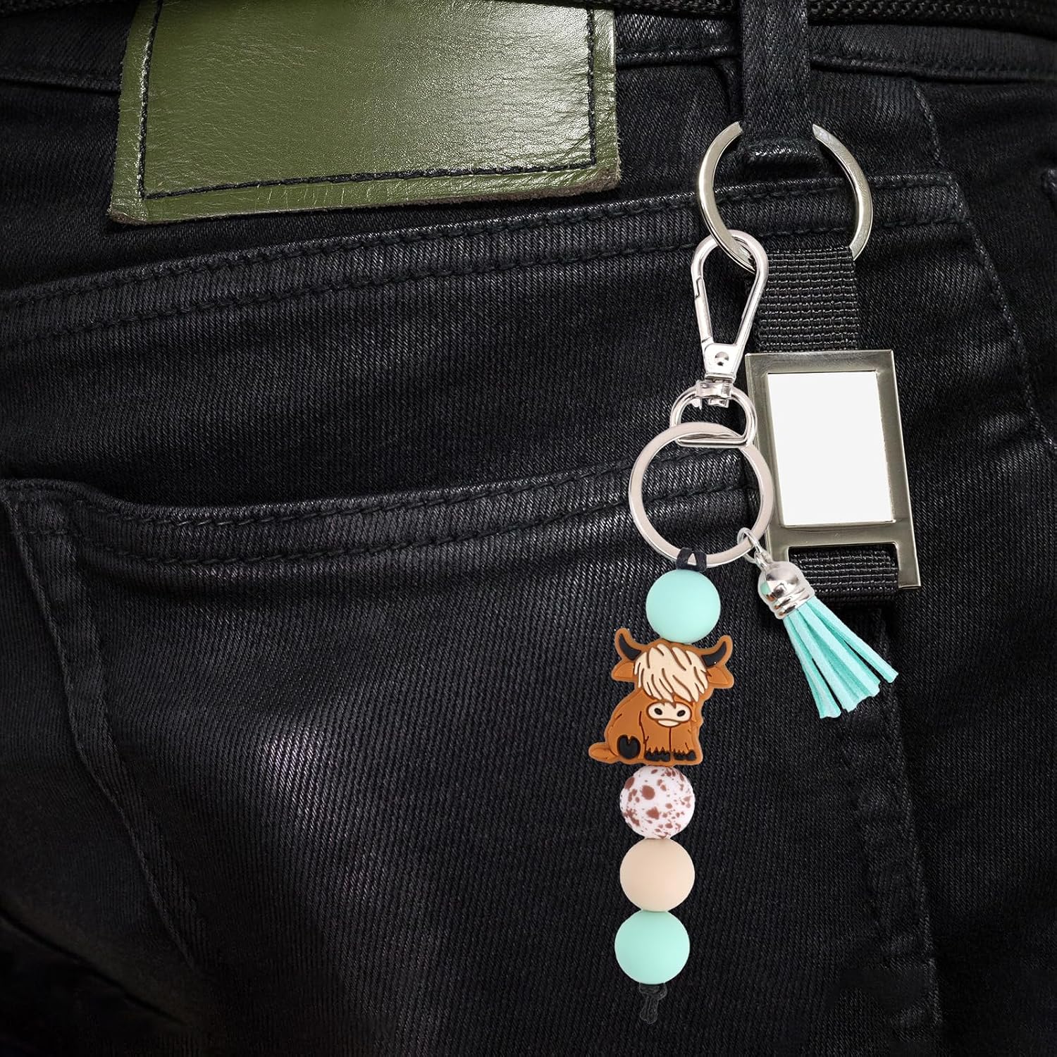 Mikovivi Highland Cow Keychain with Beads & Tassel, Cute Silicone Highland Cow Keyring for Car & Bag Decoration Accessories