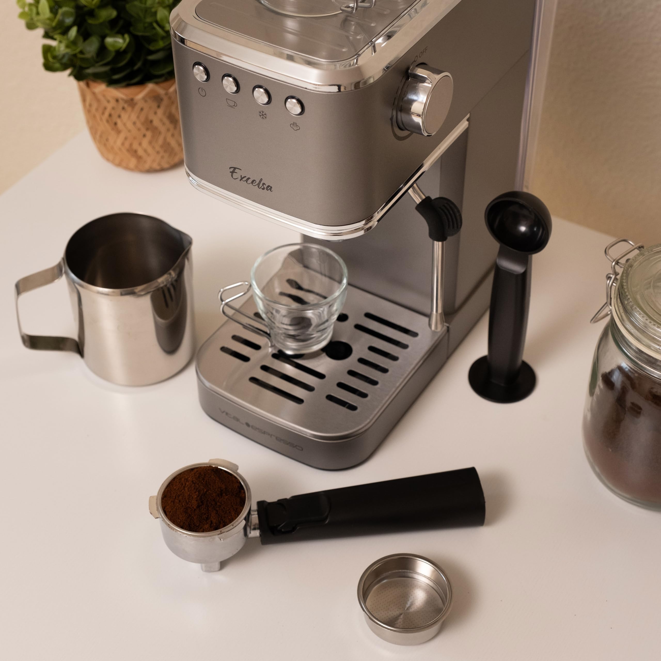 XSQUO Useful Tech Caffettiera Express da 1350 W, 20 bar, con vaporizzatore orientabile e pannello digitale - Vital Espresso Excelsa - Funzione caffè freddo