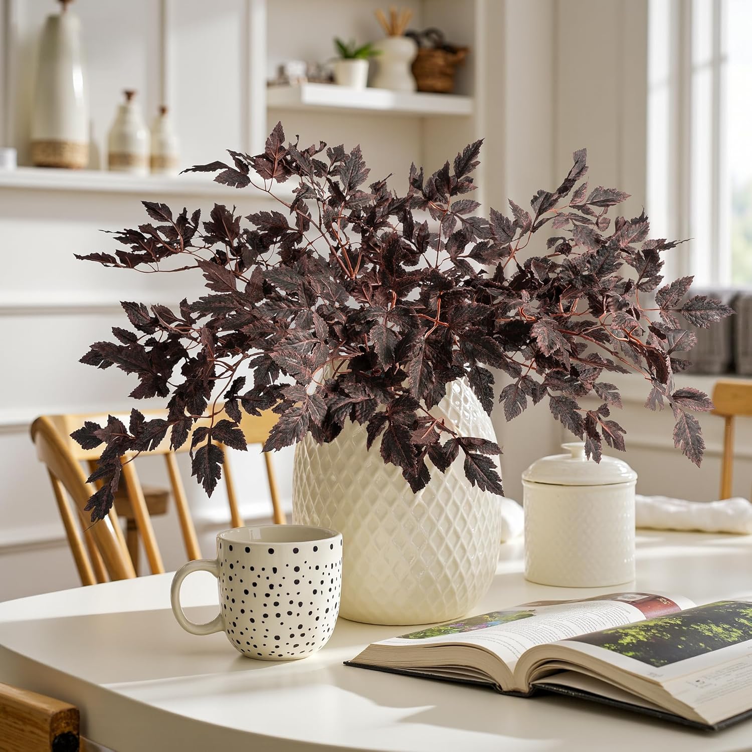 Artificial Fall Leaves Fall Stems Silk Plants Artificial Cimicifuga Plant Greenery， 4pcs Fall Stems for Vases Silk Plants for Home Indoor Table，Fireplace，Shop Office Decorations (No Vase