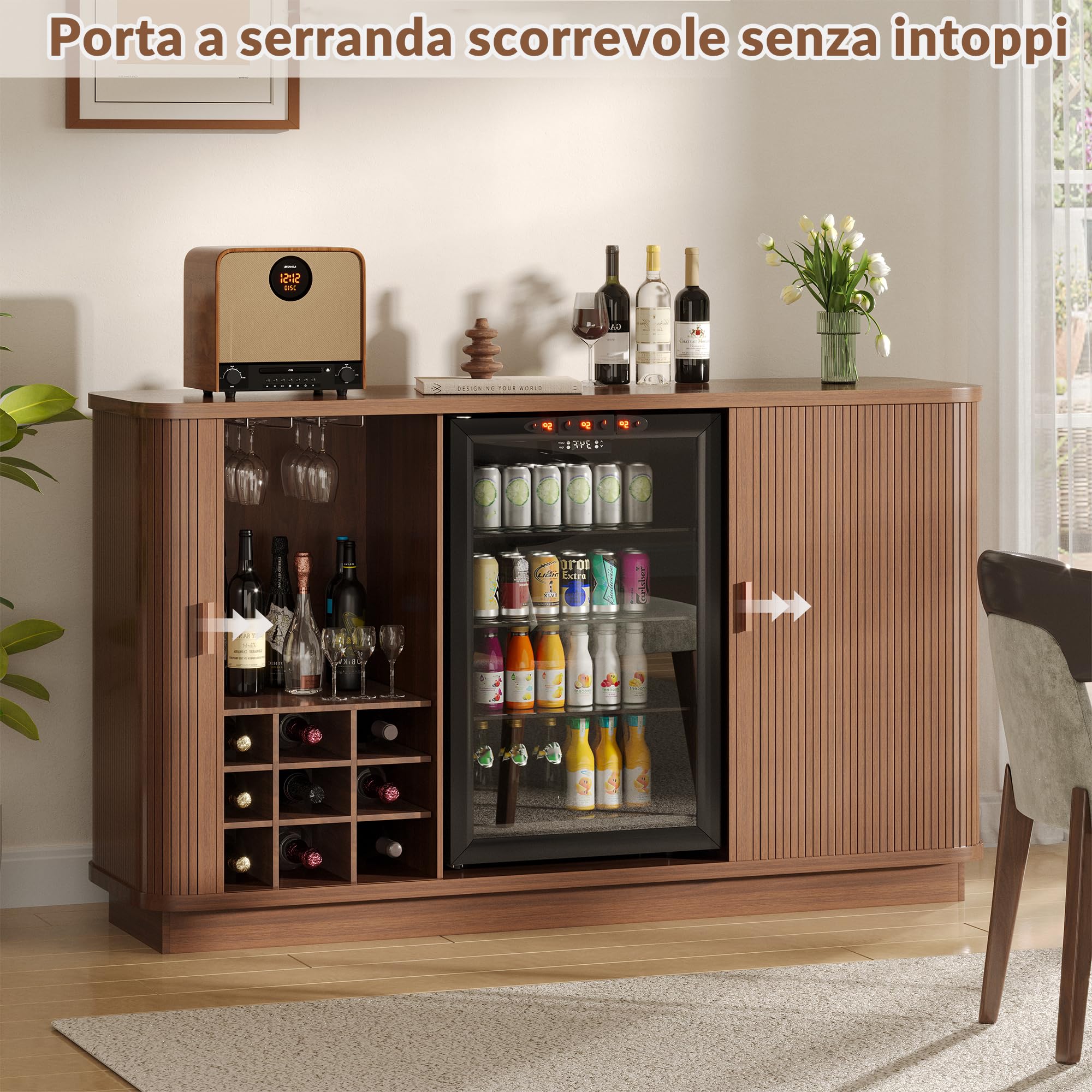 Credenza/mobile bar scanalato da 130 cm con vano frigorifero, mobile bar retrò con ante a serrandina, ripiani regolabili e portabottiglie per cucina e sala da pranzo.