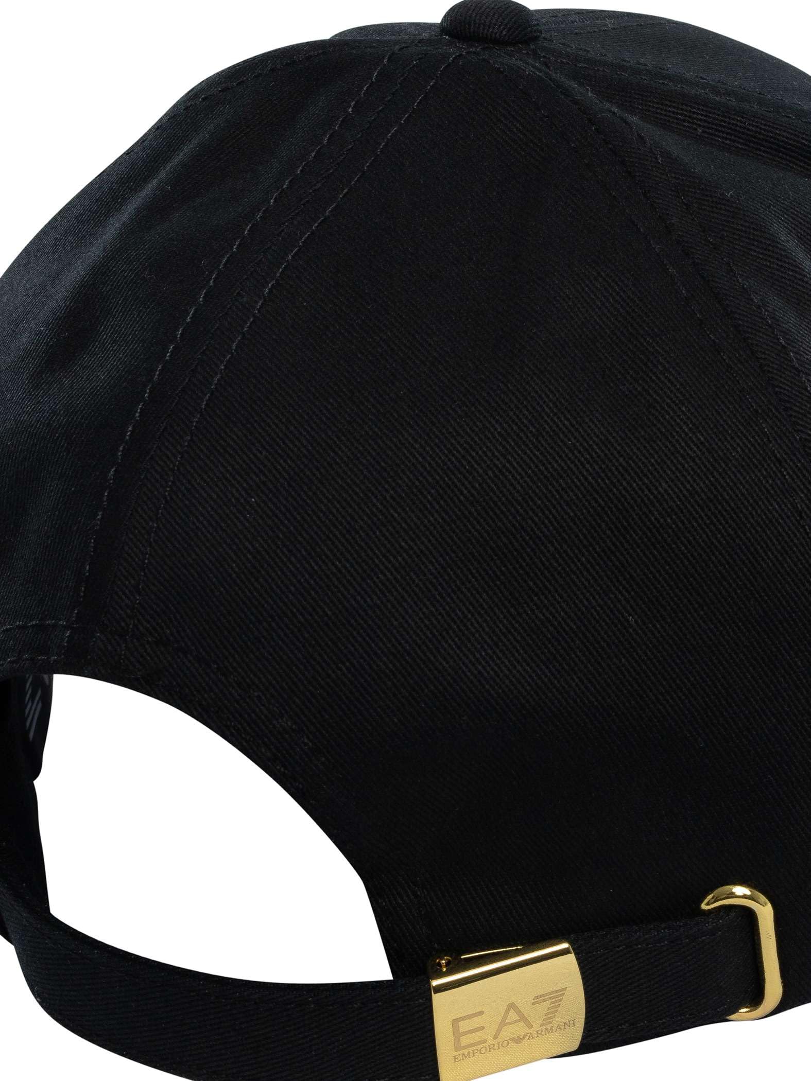 EA7 Il **Cappello Armani Uomo Baseball Accessorio Sportivo ed Elegante, Perfetto per completare Il Look Casual. Realizzato con Materiali di Alta qualità, Offre Un Design Semplice ma dist...