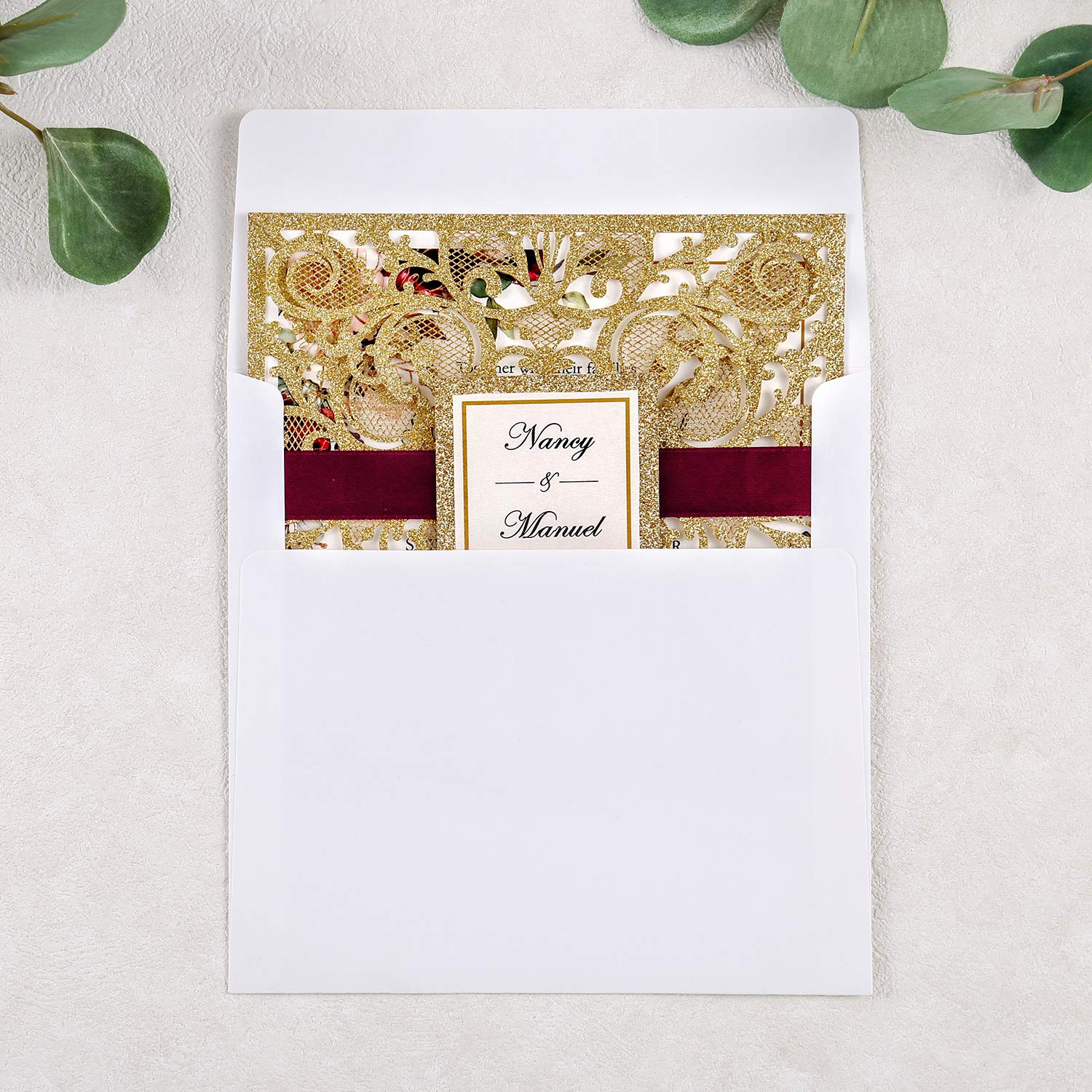 Hochzeitseinladungen mit Umschlägen, 16,5 x 16,3 cm, blanko, dunkles Gold, Glitzer, lasergeschnitten, hohler Rose Tasche burgunderrotem Band, Bauchband, Hochzeitseinladungskarten für