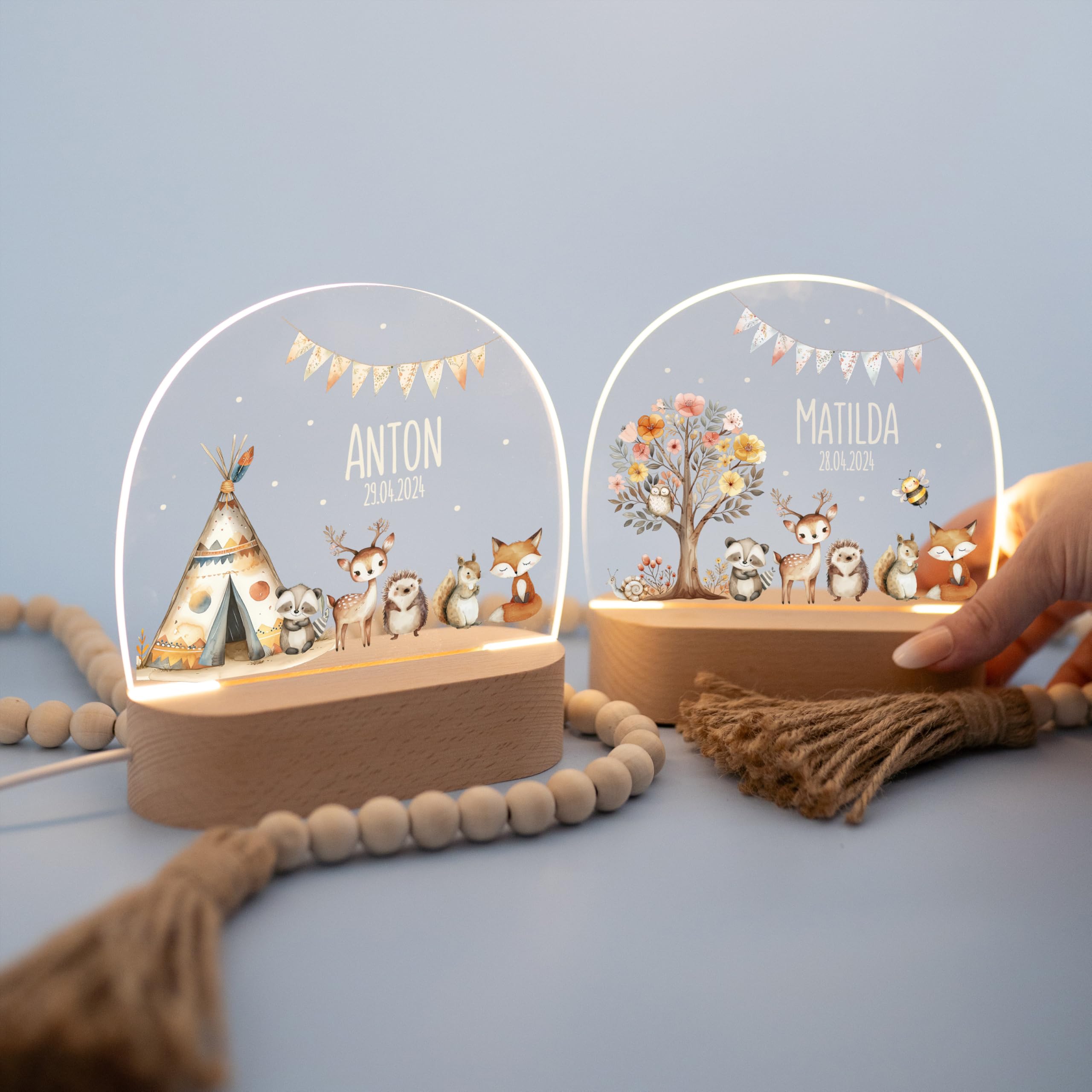 Bärenfreunde® - Personalisiertes Nachtlicht für Babys - Individuelle Nachttischlampe für Kinder - Personalisierte Geschenke Kinder - Babygeschenk - Geschenk zur Geburt (Blumenbaum Tiere)