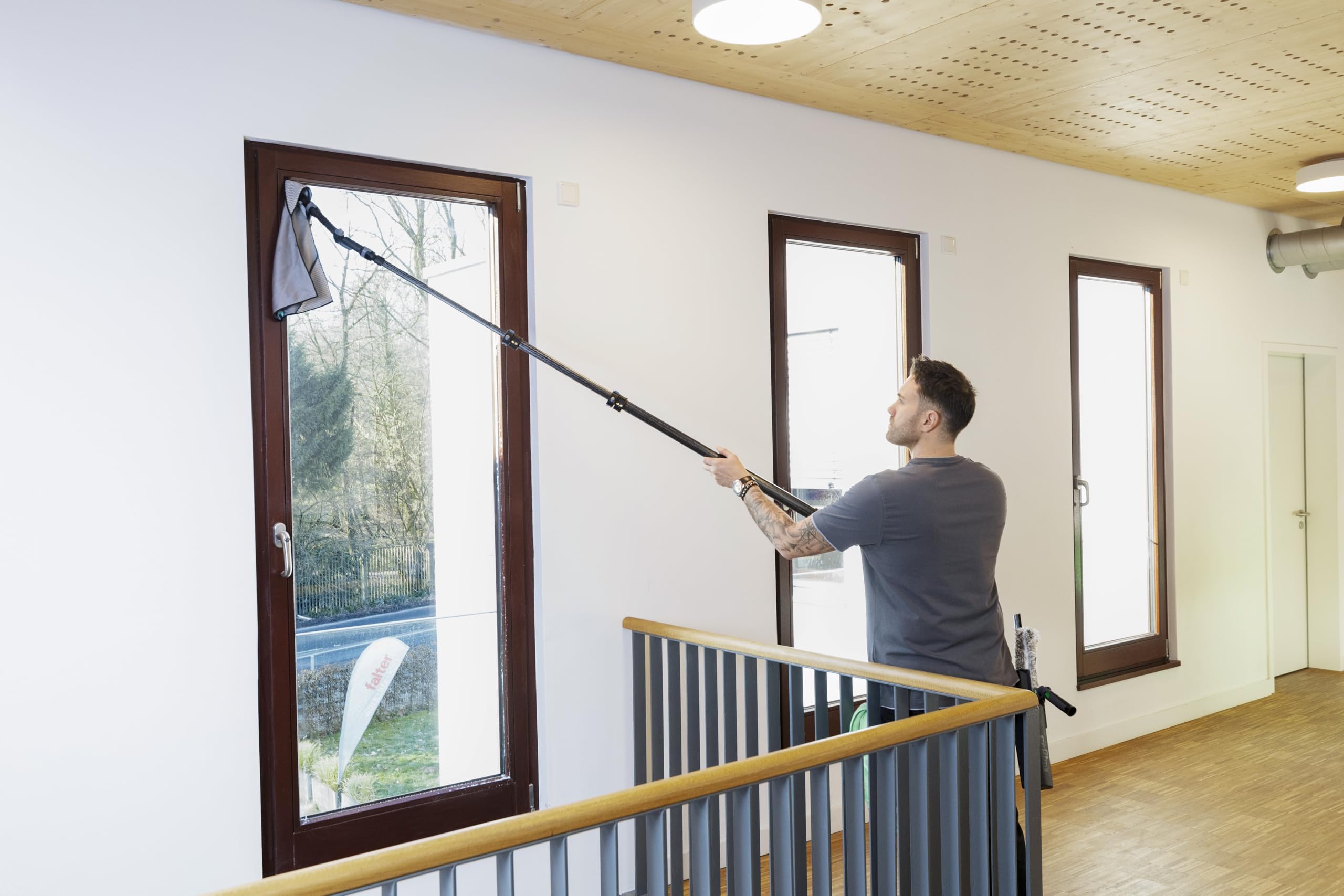 Unger Carbon Teleskopstange Ninja (1,90 m, 4-teilig, Anti-Rutsch Endkappe, kompakt, Fensterreinigung, Verlängerung Reinigung, Zubehör Fensterputz, kompatibel mit Zubehör) NCP19