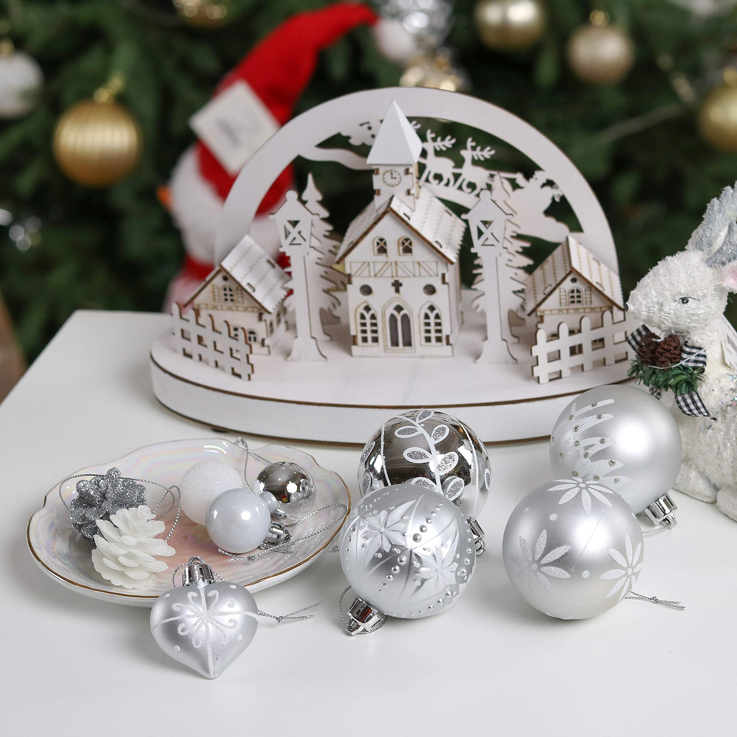 Victor's Workshop 70Pcs Bolas de Navidad Set, Adornos de Navidad para Arbol, Decoración de Bolas Navideños Inastillable Plástico de Plata y Blanco, Regalos de Colgantes de Navidad (Invierno Congelada)