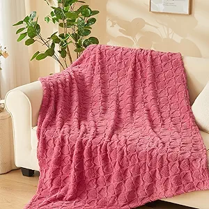NEWCOSPLAY Super Soft Twin Blanket Coral Pink Love Premium Silky Flannel Fleece 3D Heart Checkered Lightweight Bed Blanket All Season Use (Coral Pink Love, Twin(60"x80"))