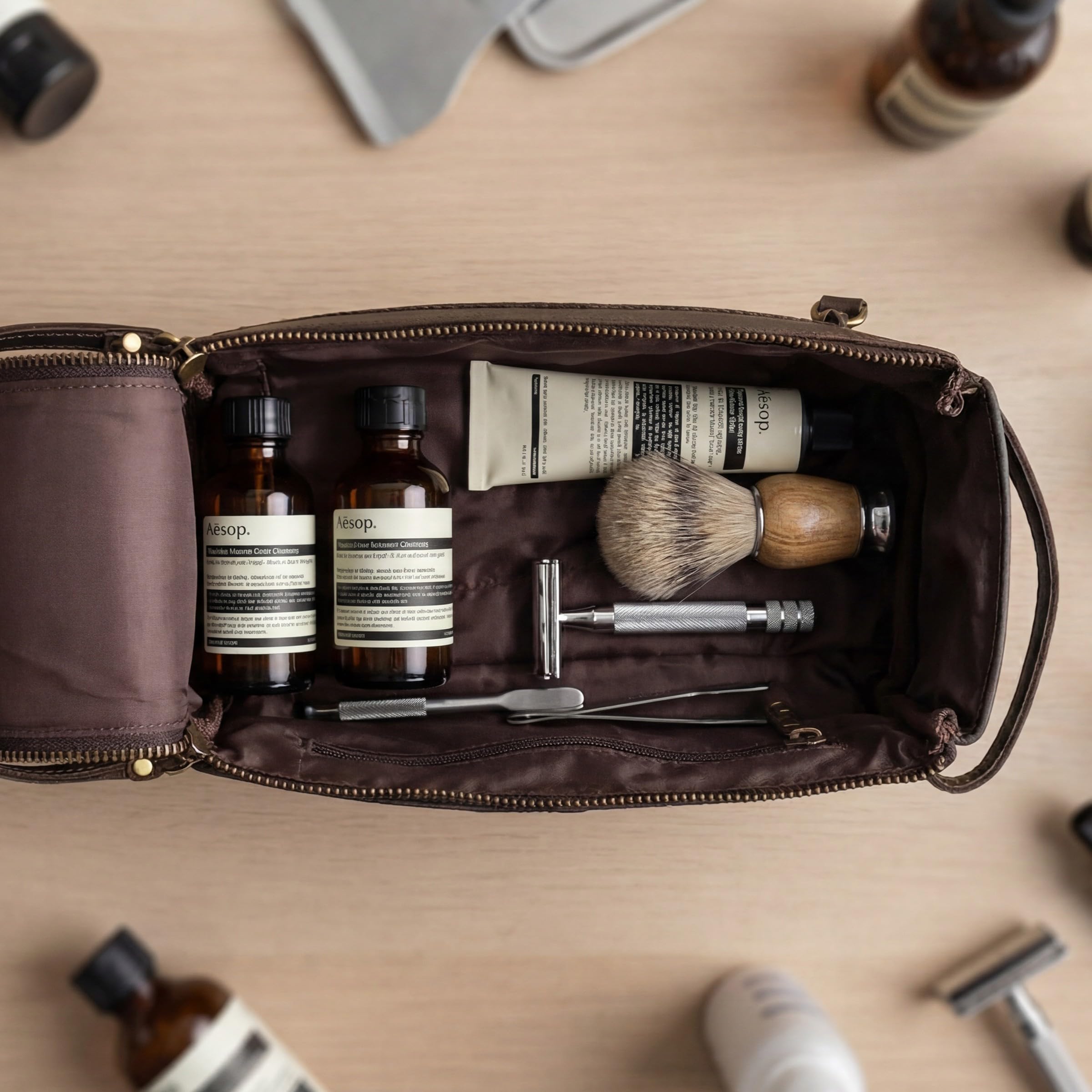 Leather & latch Premium Vintage Leder Unisex Kulturtasche Reise Dopp Kit Rasur & Kosmetik Organizer für Damen und Herren (Walnussbraun)