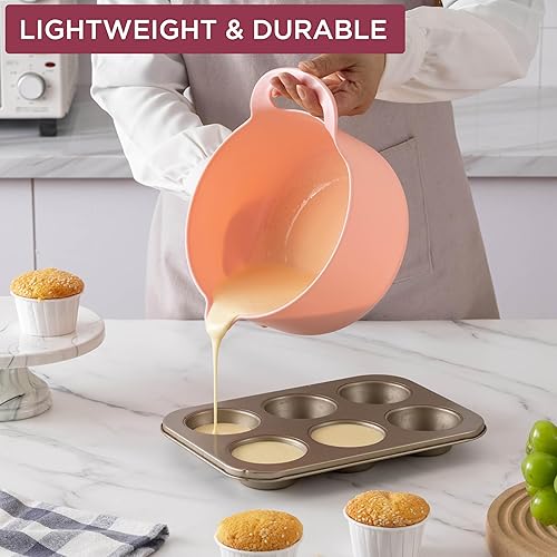 Vista 101 de COOK WITH COLOR Nesting - Juego de cuencos de plástico para mezclar con boquillas y asas, color rosa, 4 piezas antideslizantes