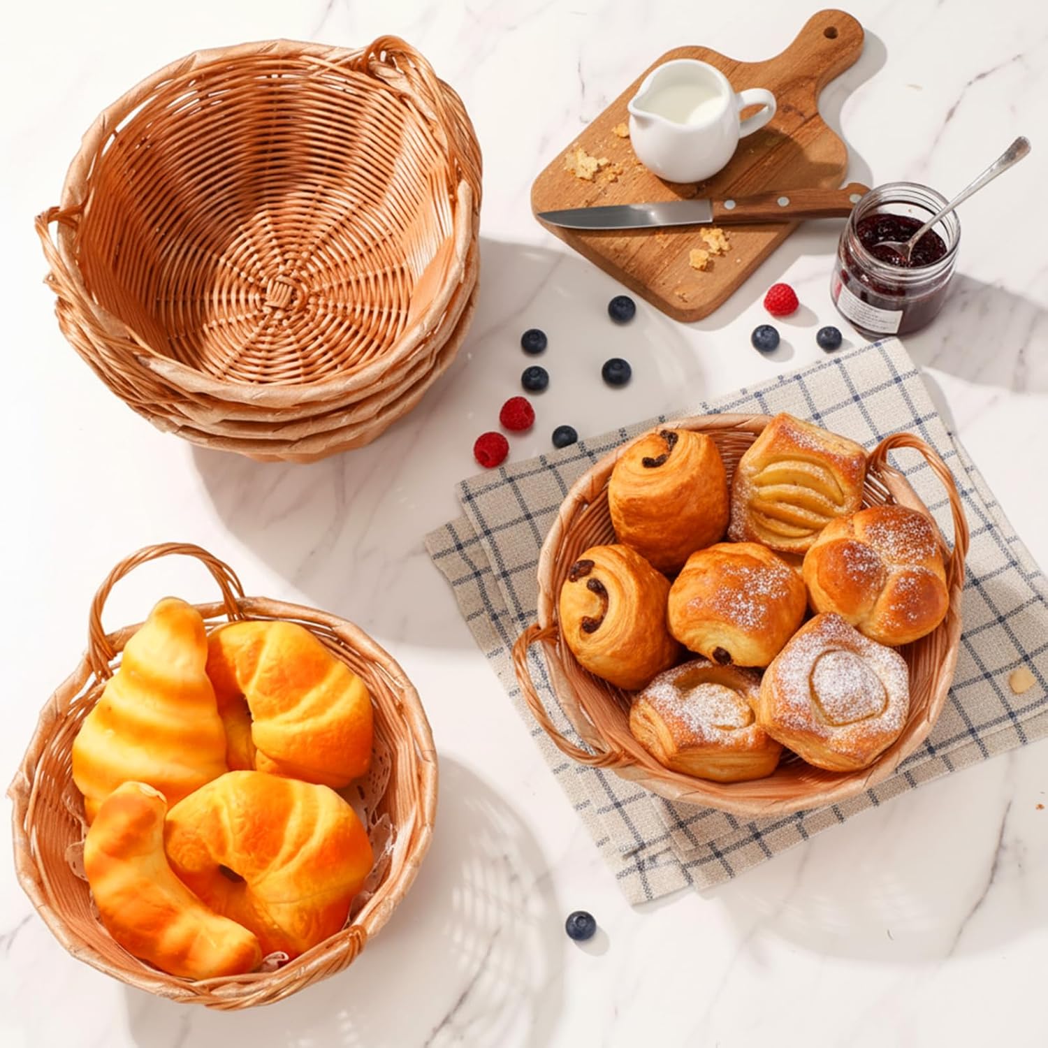 Tioncy 6 Pack Plastic Wicker Bread Basket with 50 Paper Liners Round Chips Food Storage Fruits Baskets Gift Empty for Food Serving Kitchen Thanksgiving Christmas Restaurant Party Display