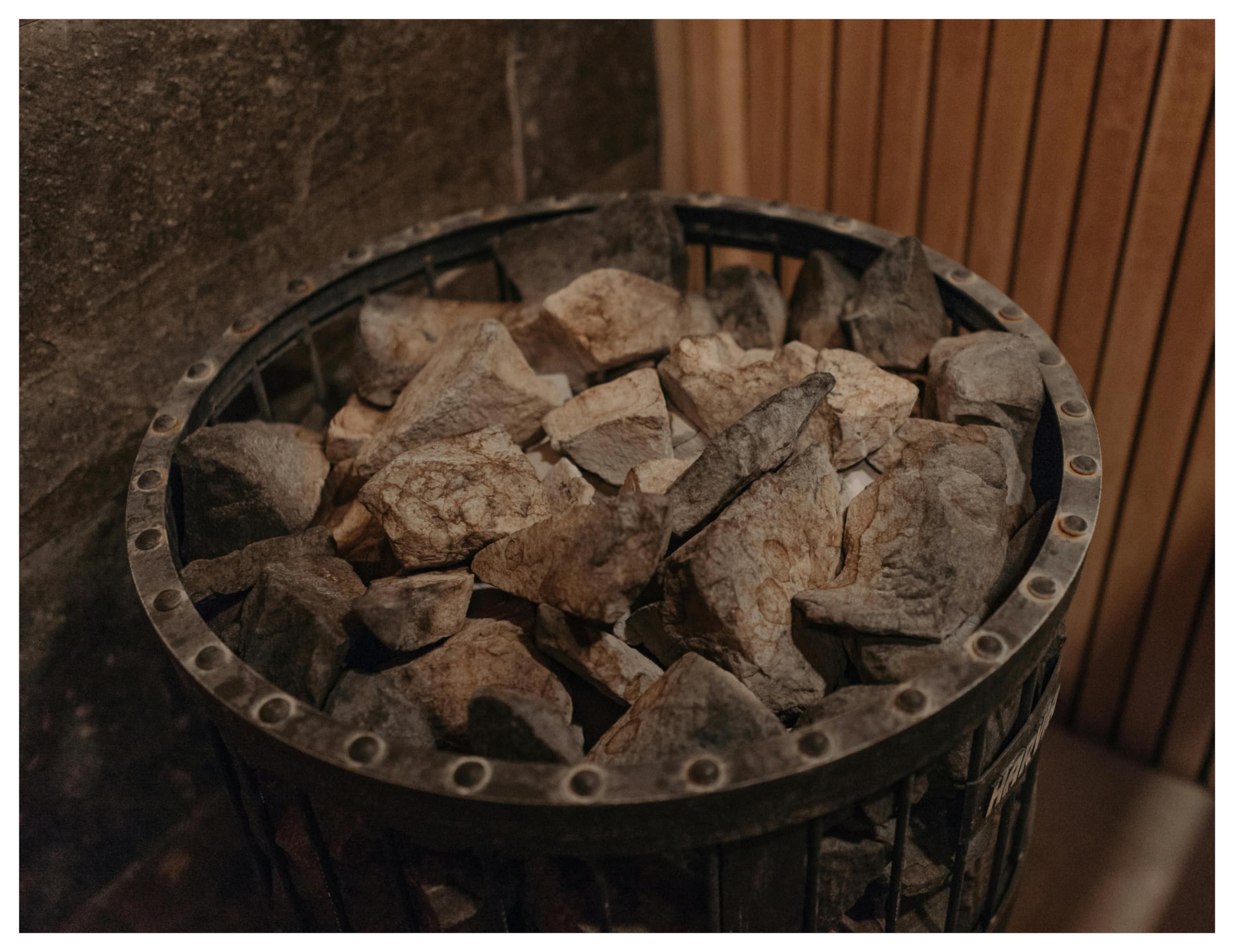 Saunasteine 25Kg Größe 60 bis 130 mm Diabas Dampfstein Aufgusssteine für Outdoor Holzofen Elektroofen Saunaofen TÜV geprüft Asbest frei