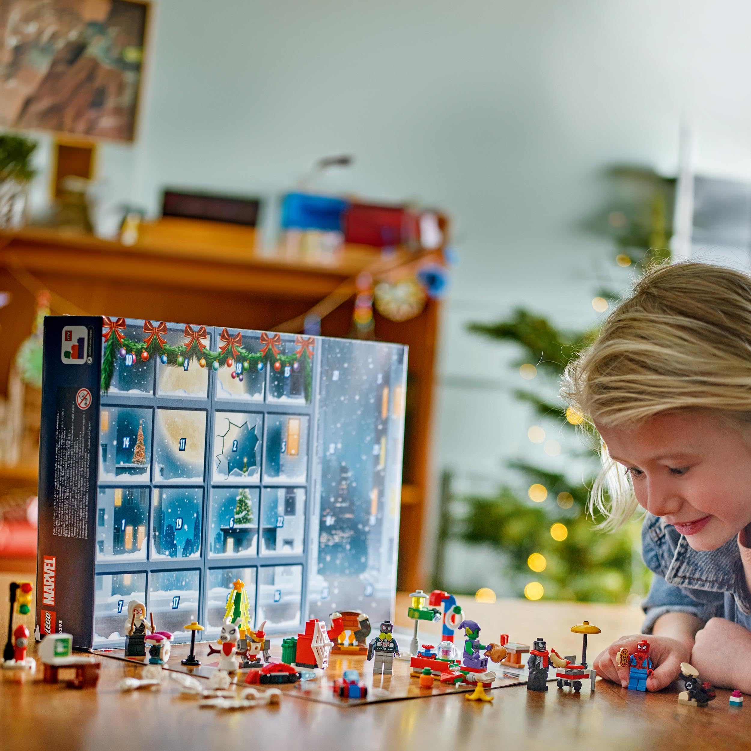 LEGO Marvel Calendario de Adviento 2024 Spider-Man Juguetes de Construcción de Superhéroes con Minifiguras para el Juego de rol, Regalo Pre-Navideño para Niños y Niñas de 7 Años o Más 76293