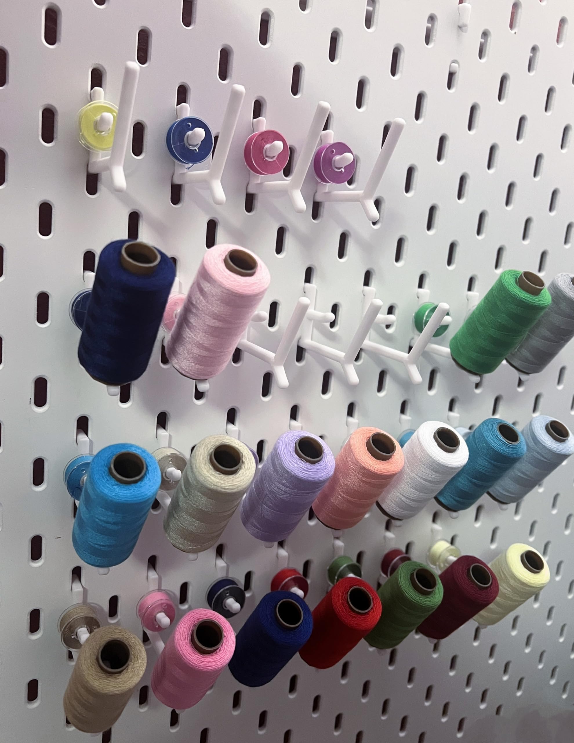 Pack of 25 Sewing Thread Rolls Holder Hooks Compatible with IKEA Skadis Perforated Wall I SKadis Accessories Holder Perforated Plate Yarn Reels Holder NH01