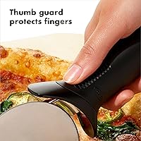 Vista 5 de OXO Good Grips - Rueda y cortador de pizza de 3.5 pulgadas