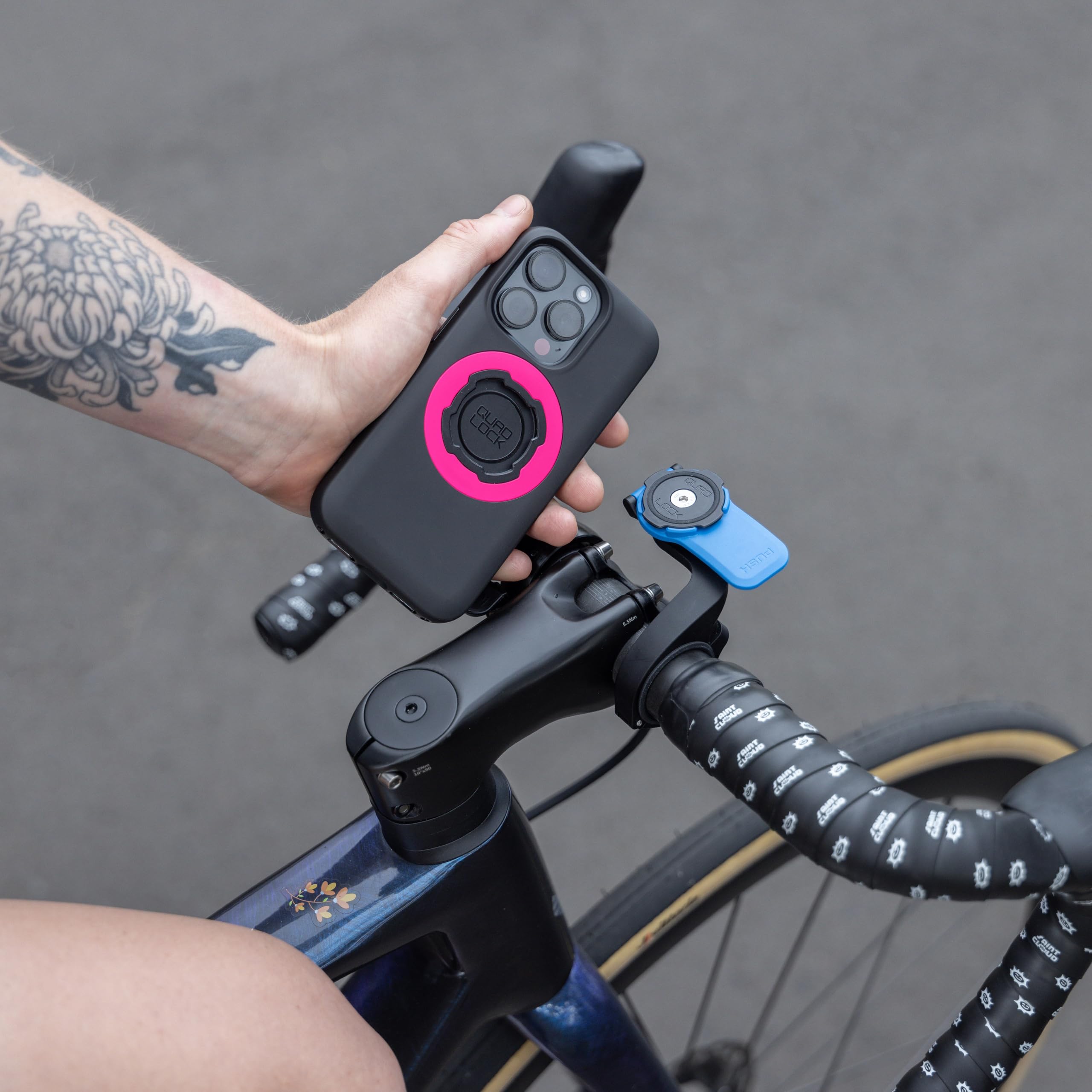 Amazon.com: Quad Lock Out Front Handlebar Bicycle Phone Mount (V3