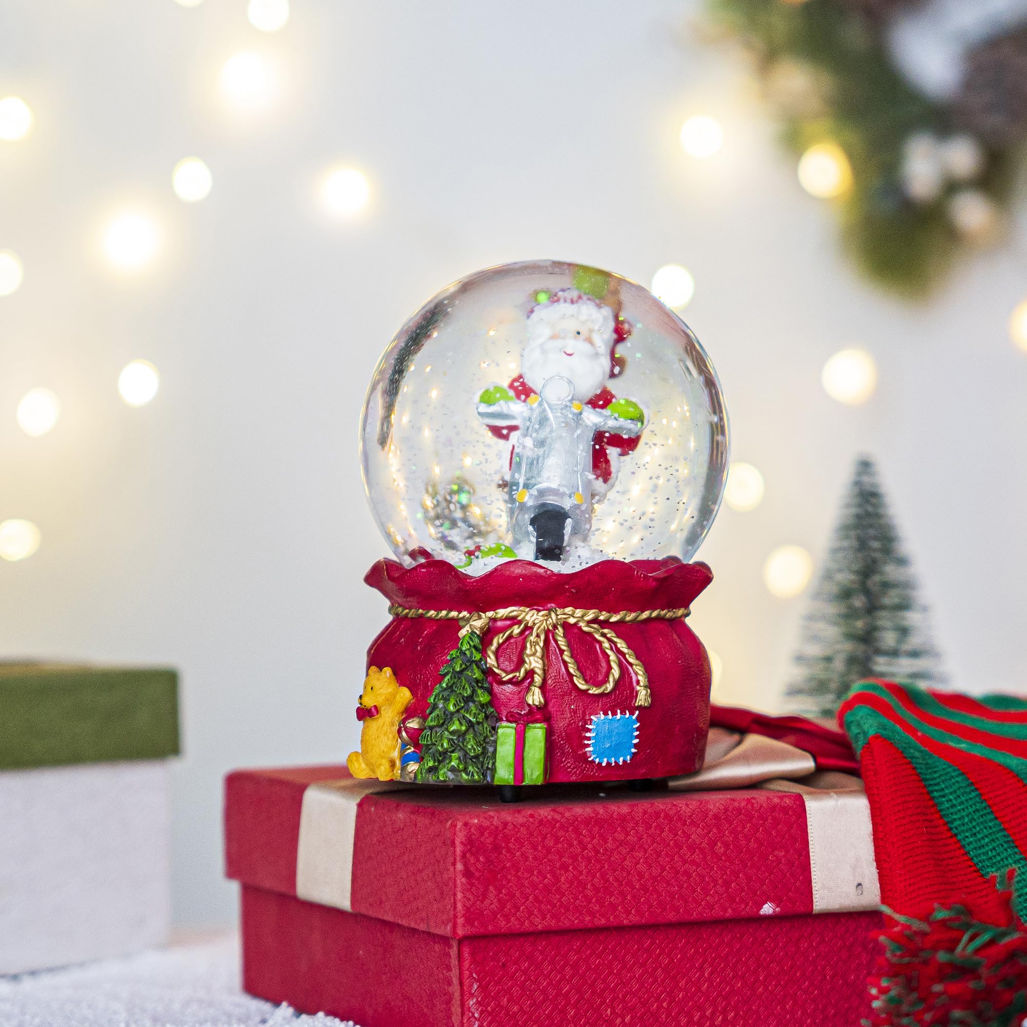 Snow Globes with Snowflakes Dancing Water Glass Snow Globe Music Box for Christmas, Santa Claus