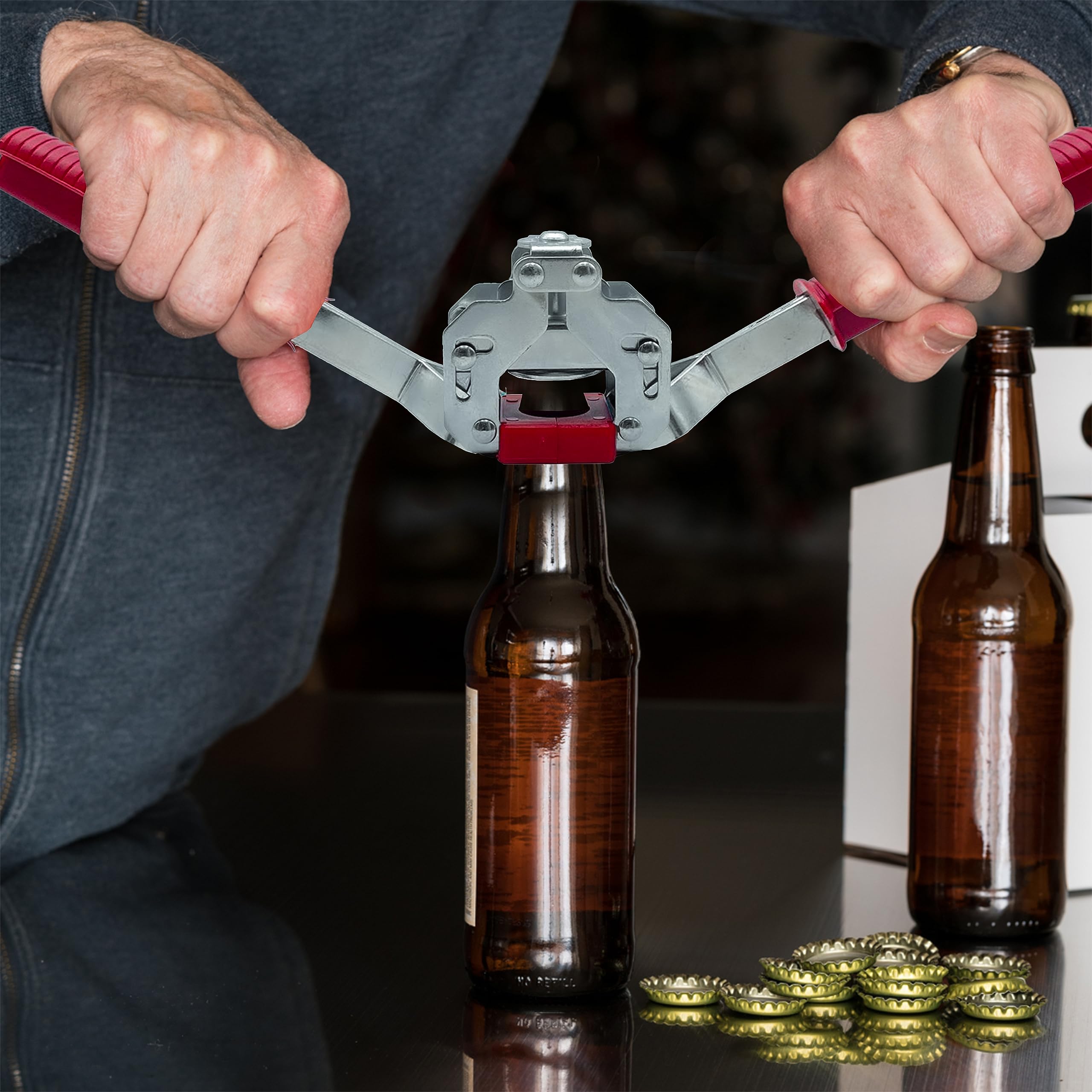 Maka Tappatrice Manuale + 100 Tappi Corona Diametro 26mm Inclusi Capsulatrice Professionale per Tappi Max 26.5mm in Metallo a 2 Leve Impugnatura Ergonomica per Vino Birra Salsa (tappa + 100 Tappi)