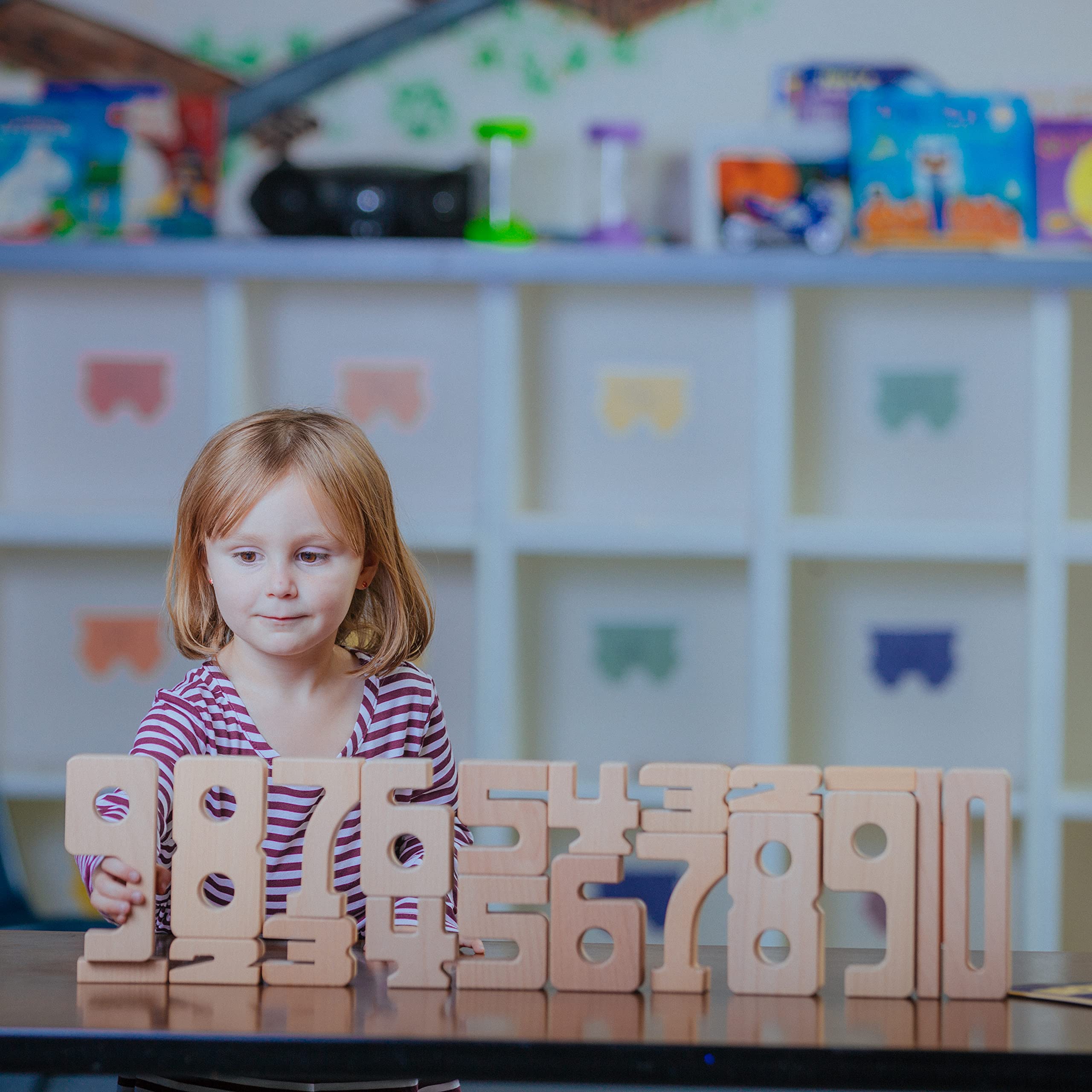 SumBlox Einsteiger Set - 38 Groß Holz Bausteine aus massiver Buche - Premium Zahlenbausteine Montessori Spielzeug - Mit 36 Aktivitätskarten in Deutsch zur Förderung des spielerischen Lernens