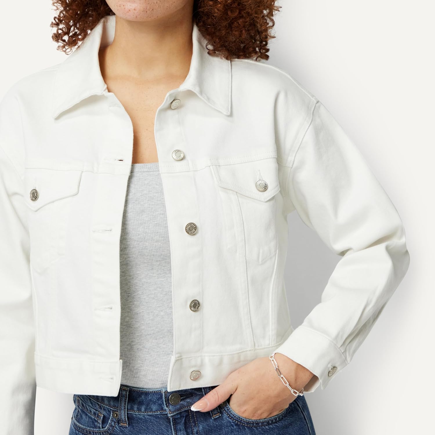Amazon Essentials Women's Low Stretch Relaxed-Fit Cropped Denim Jacket
