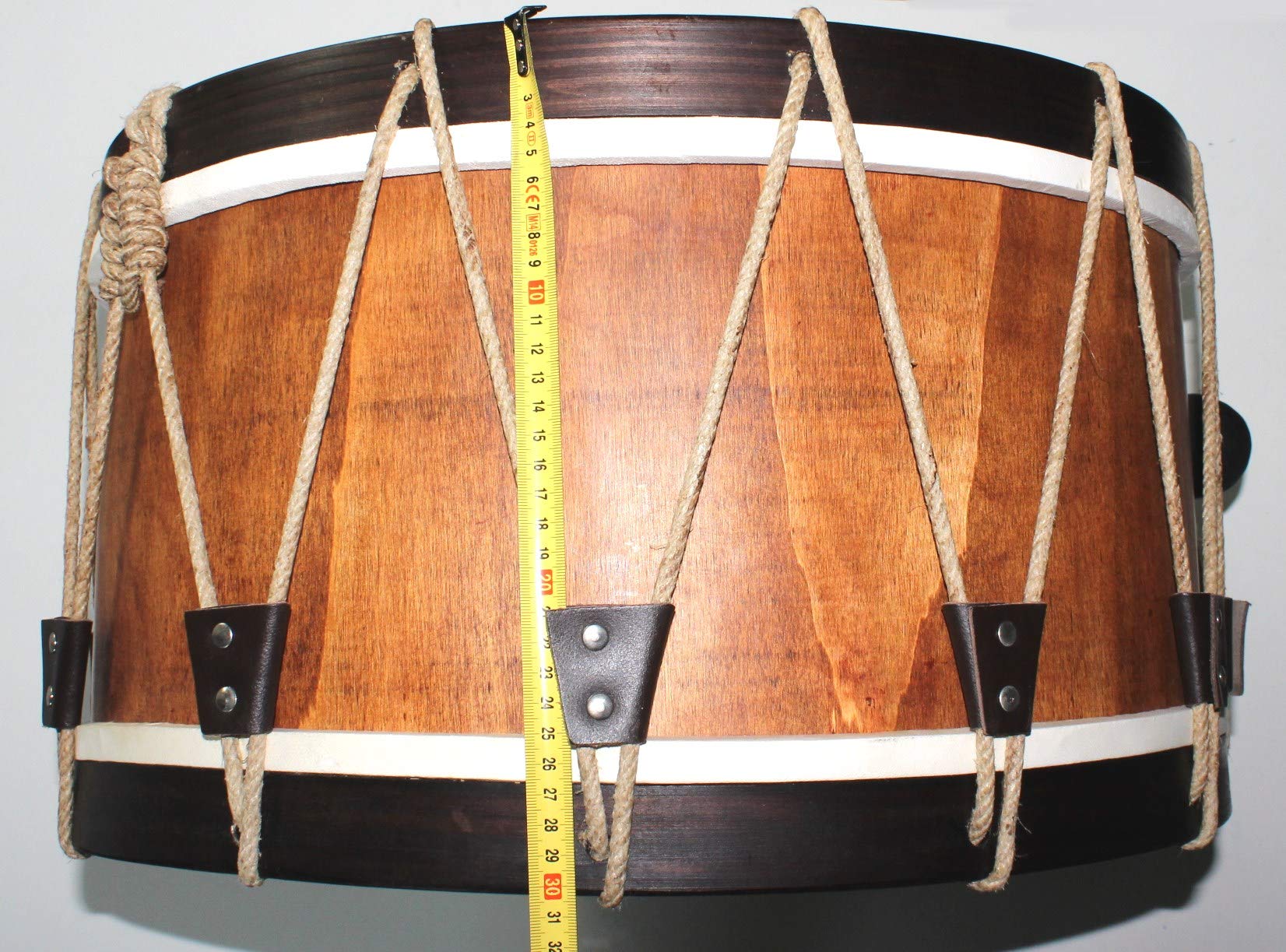 Grancassa galiziana da 50 centimetri in pelle di capra e legno, mazzo battipenna incluso.