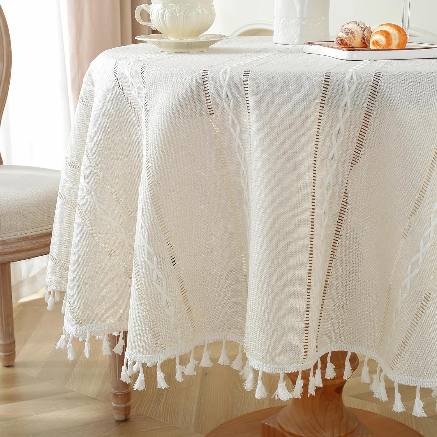 Meioro Manteles Boho con borlas, Mantel Mesa Rectangular Redondo 100cm, Table Cloth de Lino Poliéster Tablecloth de Bordado Estilo Campestre Rústico para Cocina Decoración de Comedor (Blanco Marfil)