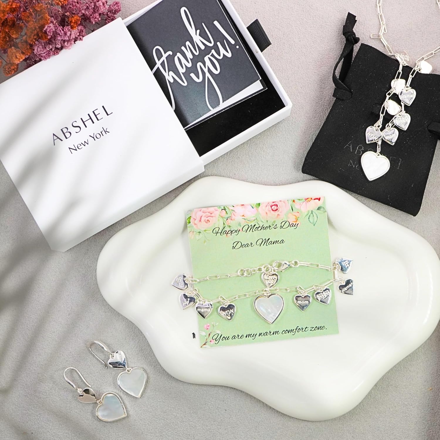 Mother Of Pearl Personalized Mom Bracelet, Gift for Mothers, I Love You Mama Jewelry, Multilingual Mom Bracelet - Personalized Gift for Mothers in 8 Languages