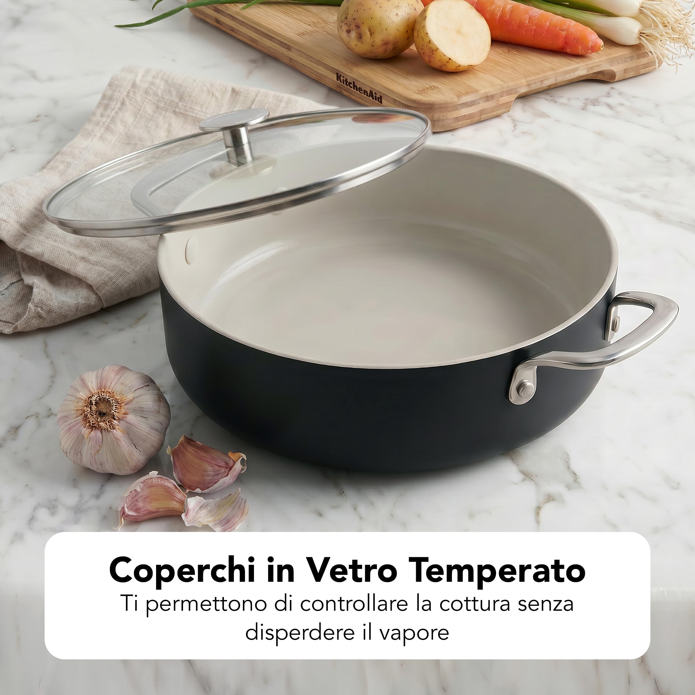 KitchenAid Aluminium Casseruola con Coperchio Vetro Ceramica Antiaderente, 24 cm/4,91 L, Senza PFAS, Compatibile Induzione, Manico Acciaio Inox, Adatta Forno, Lavastoviglie, Nero