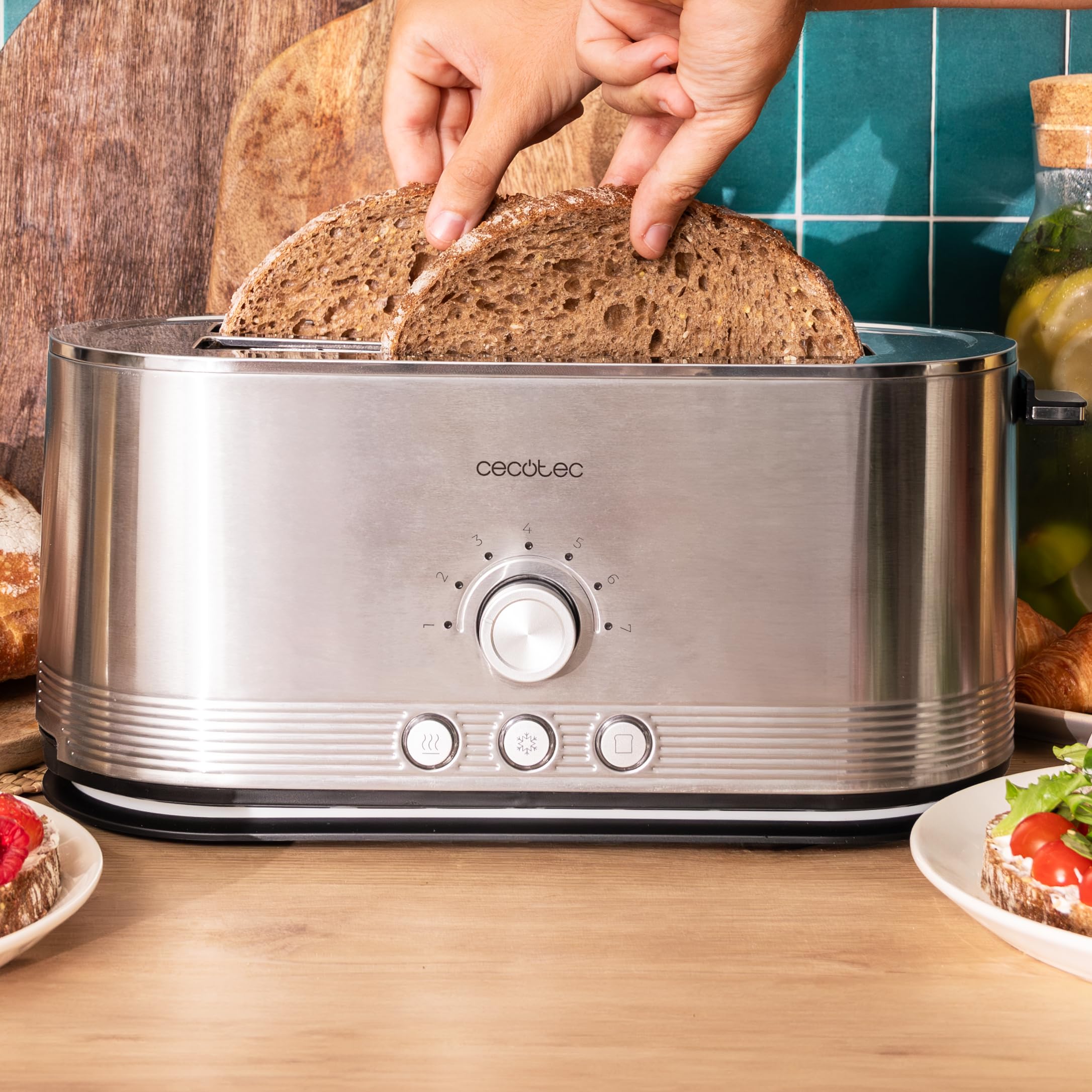 Cecotec Tostapane Verticale in Acciaio con Doppia Fessura Lunga Shine&Toast Extra Double. 1400W, Capacità 4 Toast, Fessure Larghe 3,8cm, Anello Luminoso, 7 Livelli di Tostatura, Aste Superiori