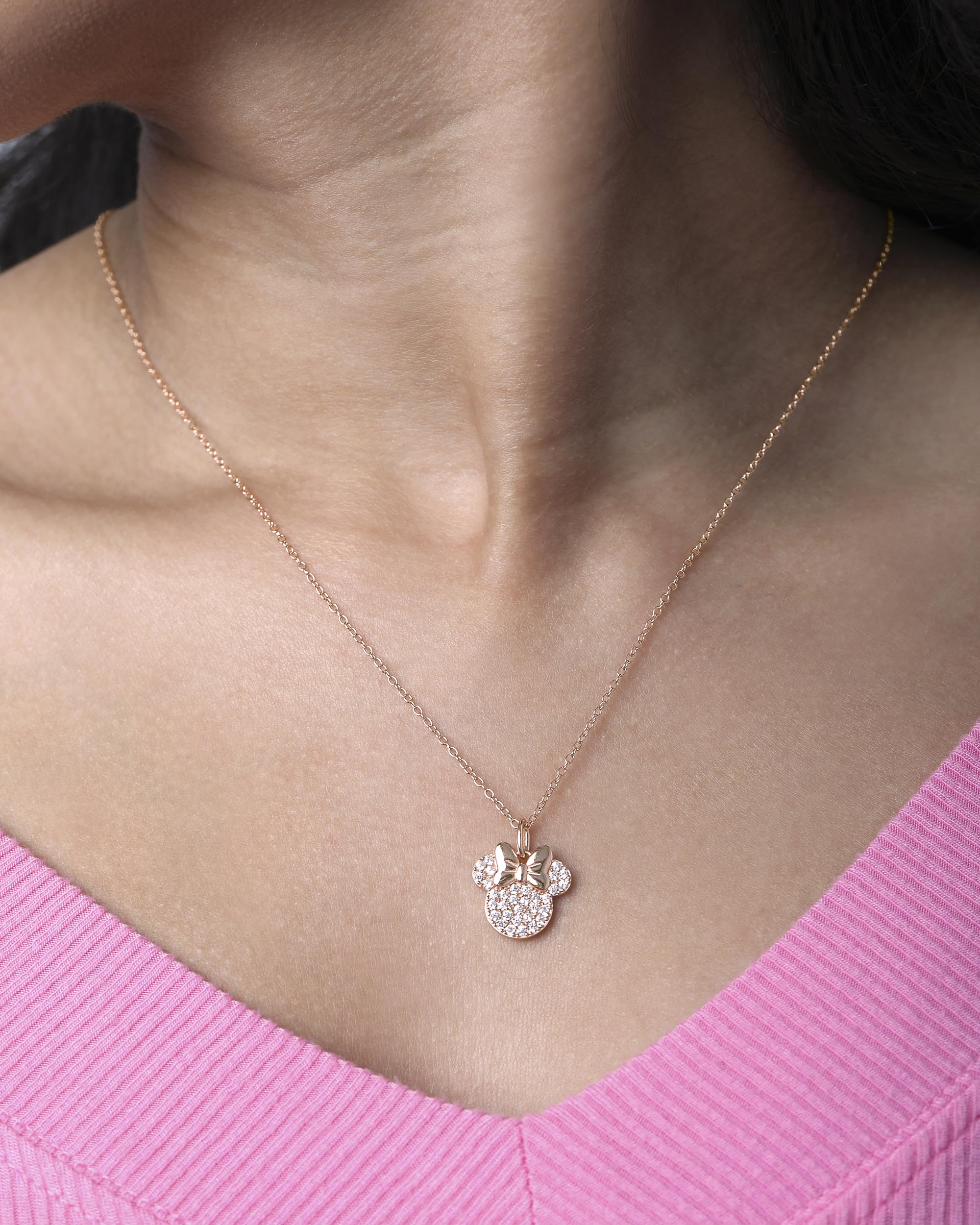 Disney Collana Minnie Mouse in Argento Sterling 925 Placcato Oro Rosa con Pavé di Zirconi Cubici Bianchi, Catenina Regolabile 45 cm, Confezione Regalo Inclusa, Gioielli Ufficiali Disney