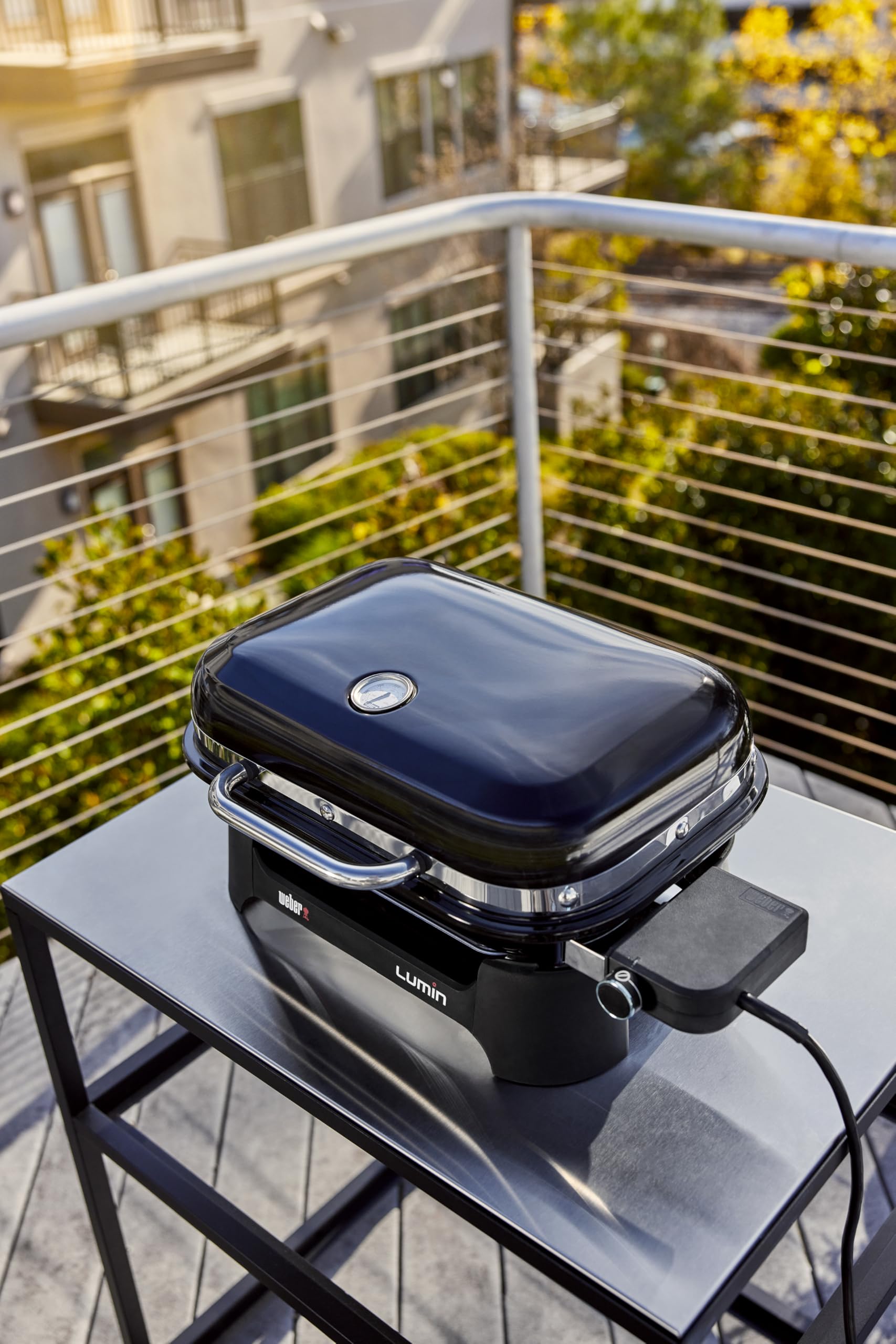 Weber Lumin Compact 91010979 Barbecue électrique, portable, 43 x 32 cm, atteint plus de 315 °C, polyvalent, idéal pour saisir, fumer, cuire à la vapeur ou cuire des aliments - Noir