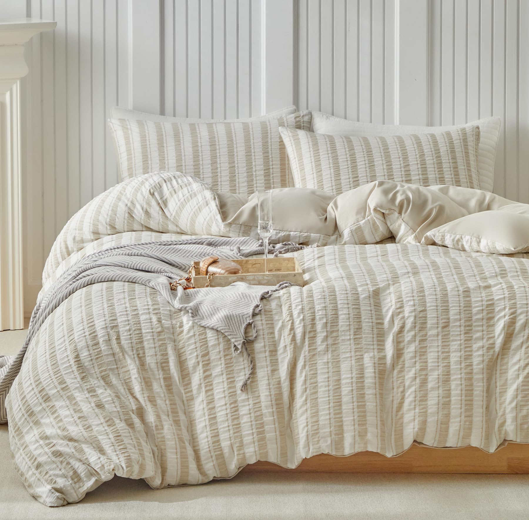 DuShow 3 Pieces Double Duvet Cover Set, Taupe Stripe Seersucker Duvet Cover and 2 Pillowcases, Puckered Textured Bedding Set, Soft Breathable Quilt Cover Set - 200x200 cm