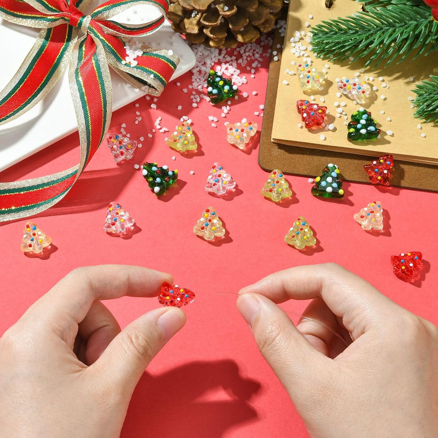 LiQunSweet 20 Pcs 5 Colors Handmade Lampwork Glass Enamel Cartoon Xmas Tree Bead Christmas Pine Tree Glass Beads for DIY Jewelry Making Party Decoration