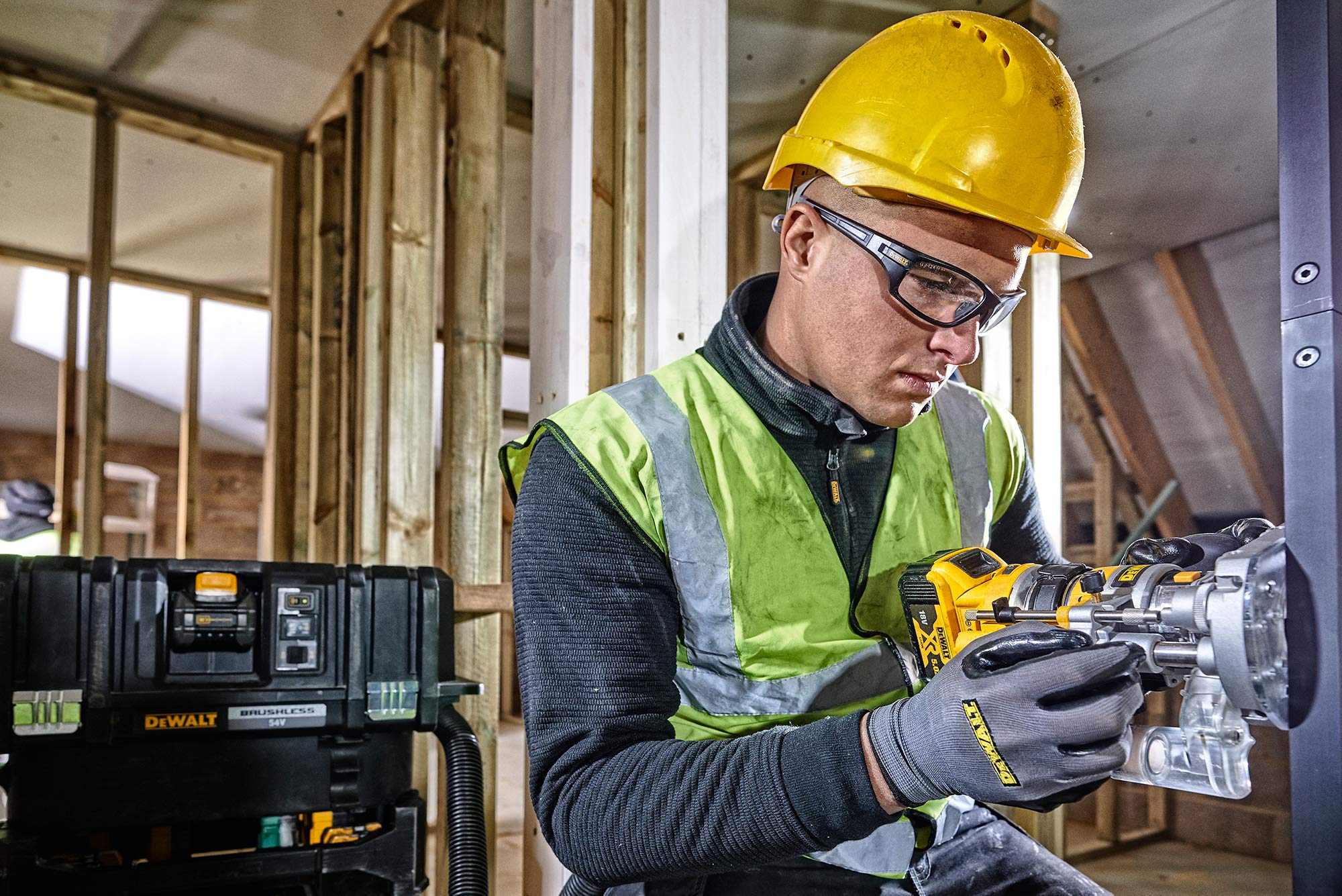 DEWALT DCW604P2-QW - Fresadora Combo XR 18V Electrónica con 2 baterías Li-Ion 5,0Ah con maletín TSTAK VI