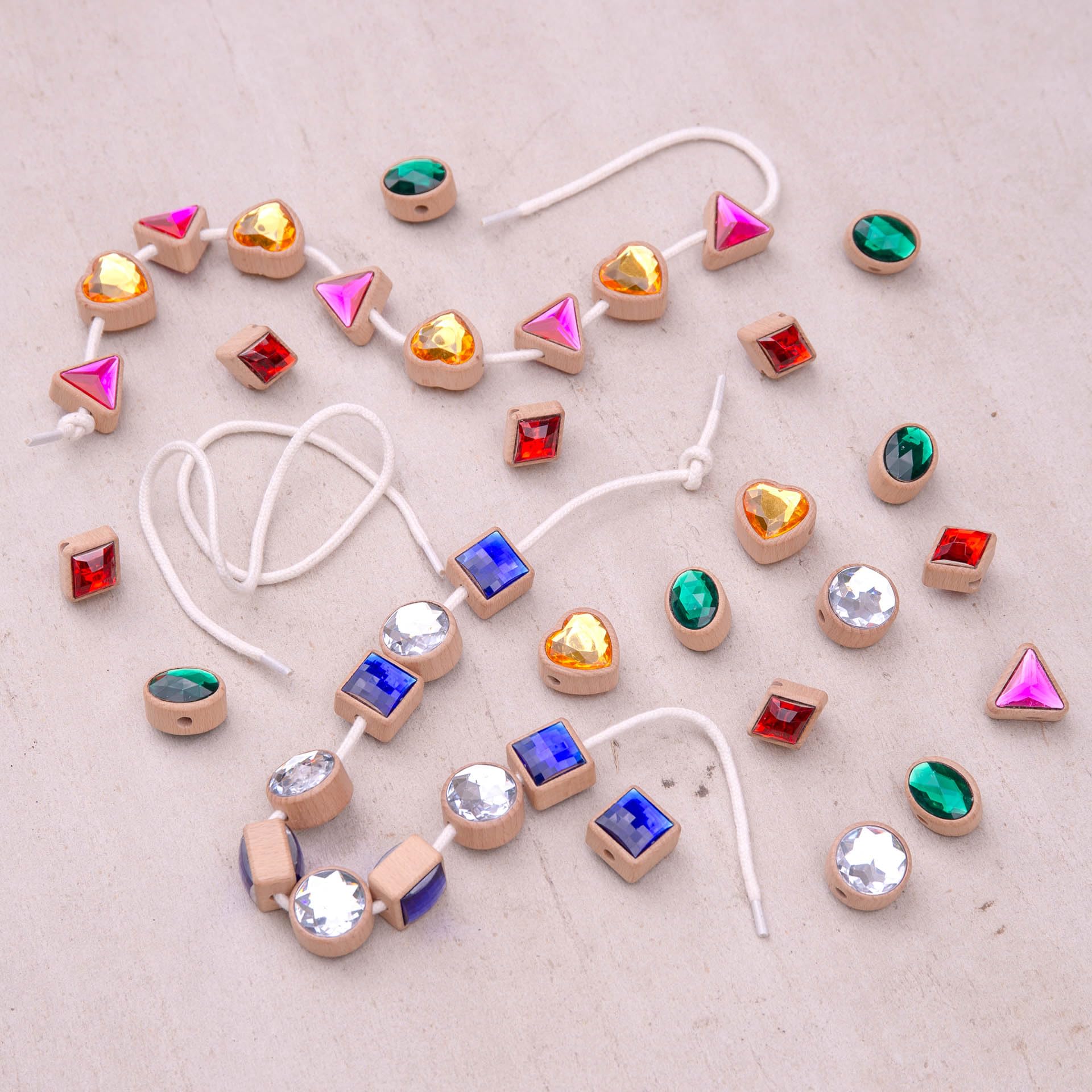 tickit Shape Lacing Jewels, FSC® - Juego de cuentas de madera para enhebrar