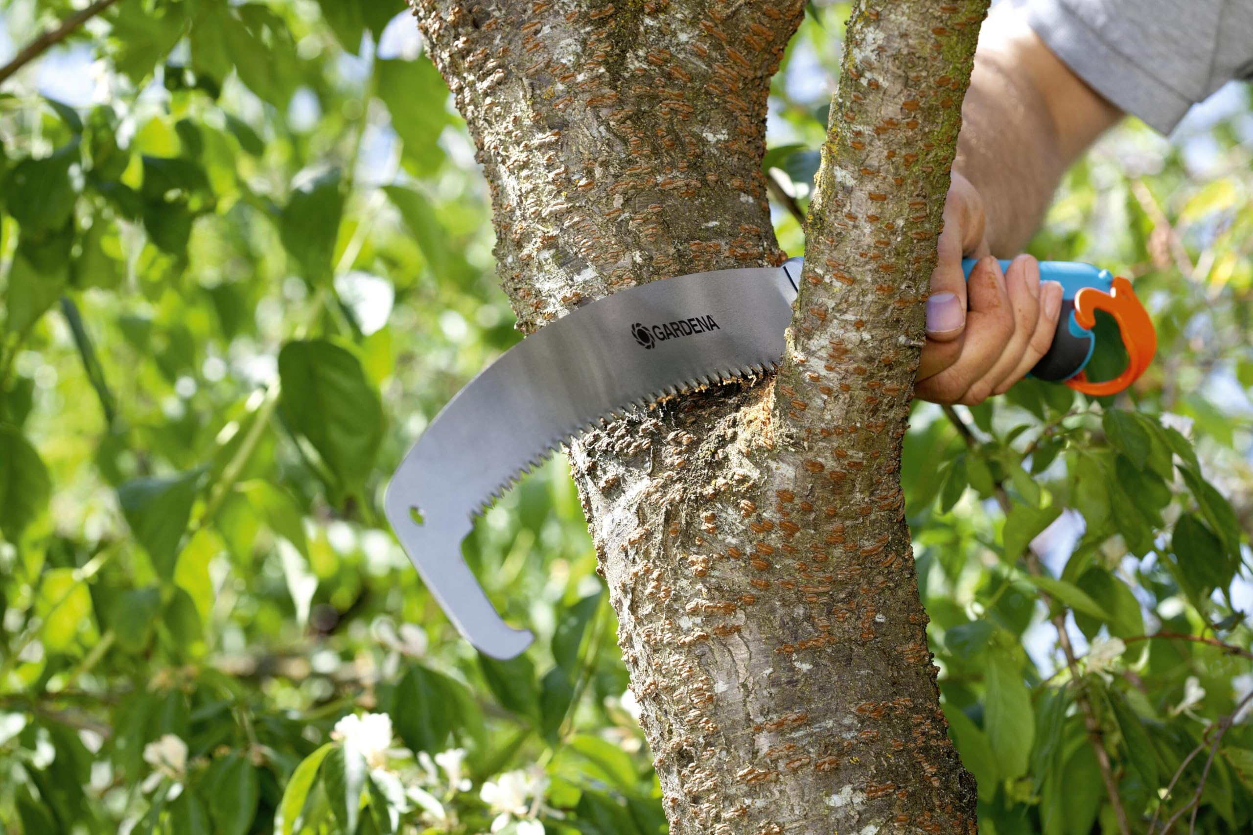 Gardena Sierra curva 300 P combisystem : sierra para corte óptimo de ramas, longitud hoja 340 mm, gancho de recogida, cromado duro, tope antideslizante, preciso dentado afilado en 2 lados (8738-88)