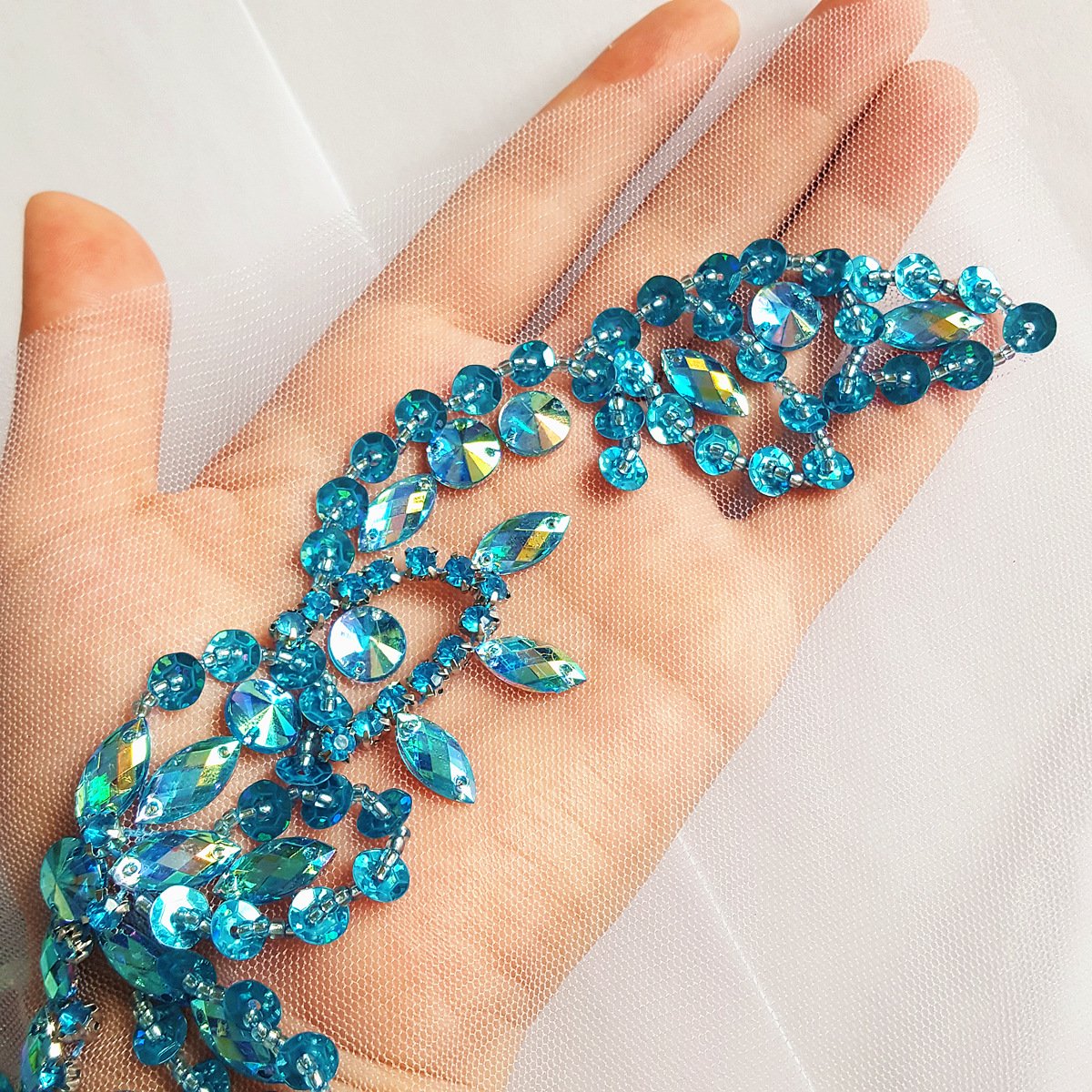 Appliques Embellishments Succi Shan Sparkle Beaded V-Neck Silver