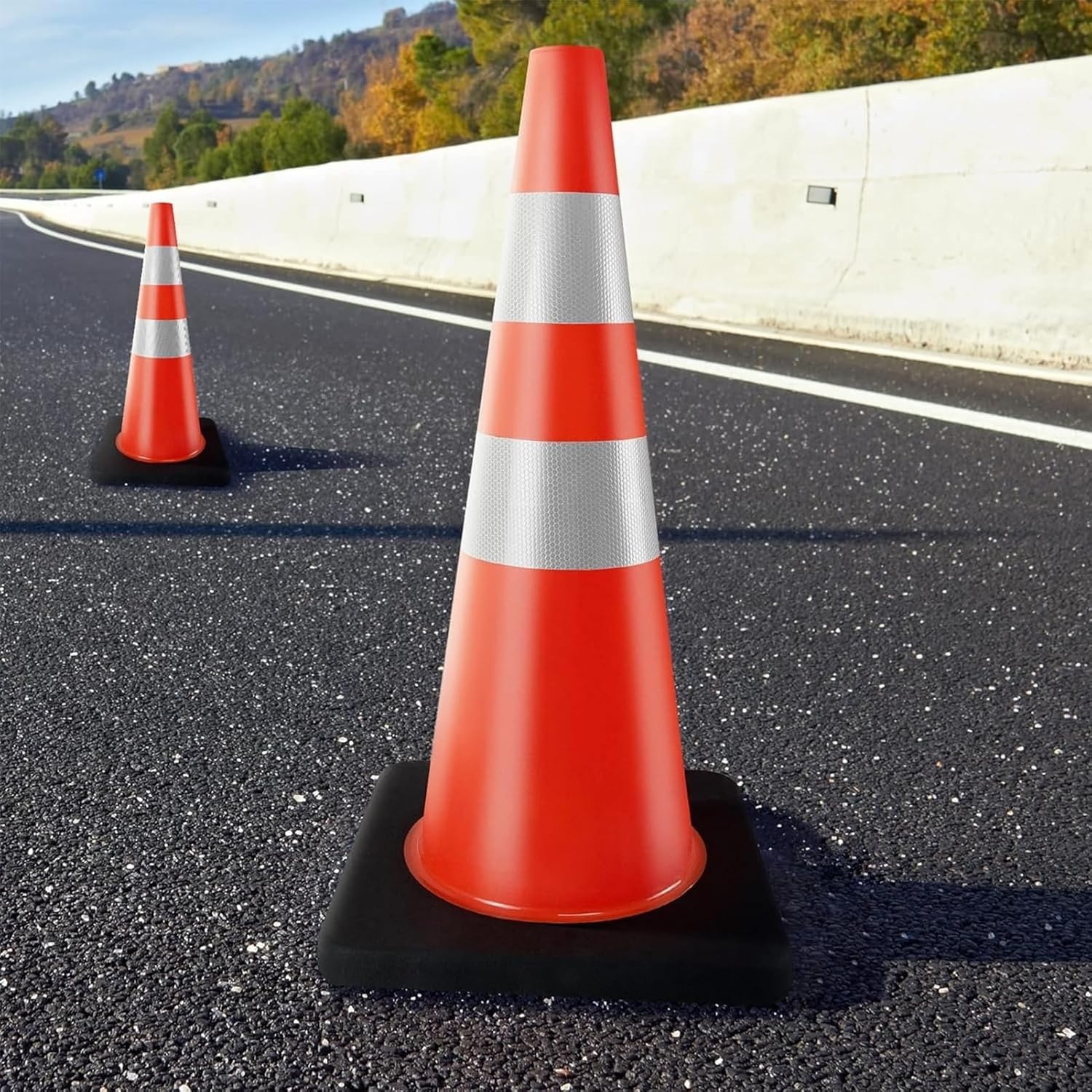 Barrières de signalisation Cône de sécurité routière avec Base lestée Noire, cône Orange avec col réfléchissant, for parkings, Routes Barrière Extensible pour cône(27x27x45cm)