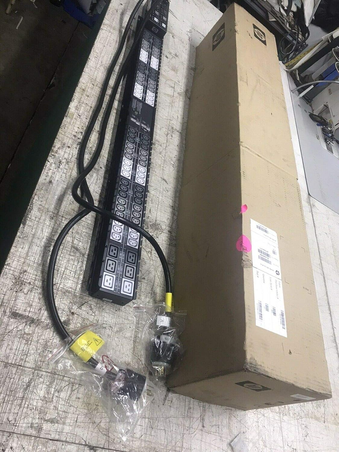 HP 407444-D71 Power Distribution Unit (PDU) power monitoring - Dual, 3-phase, 24A (North America and Japan)